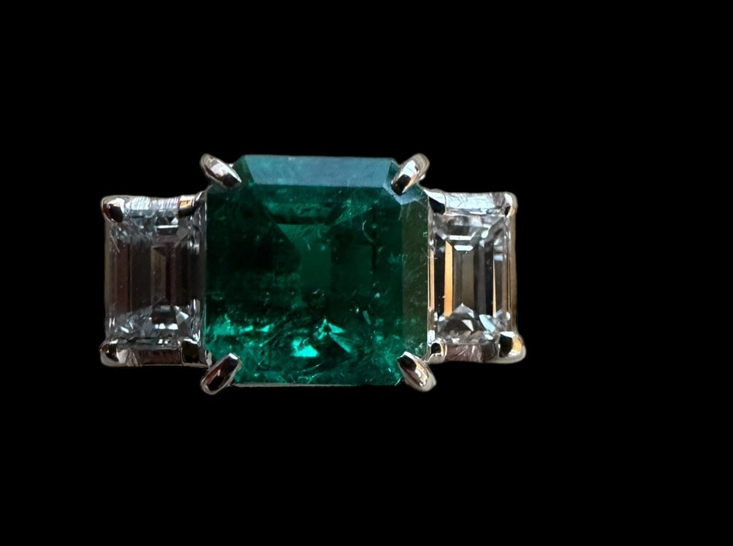 Luxury Promise 0.76ct Colombian Emerald Ring with surrounding 0.37ct Diamonds set in Platinum