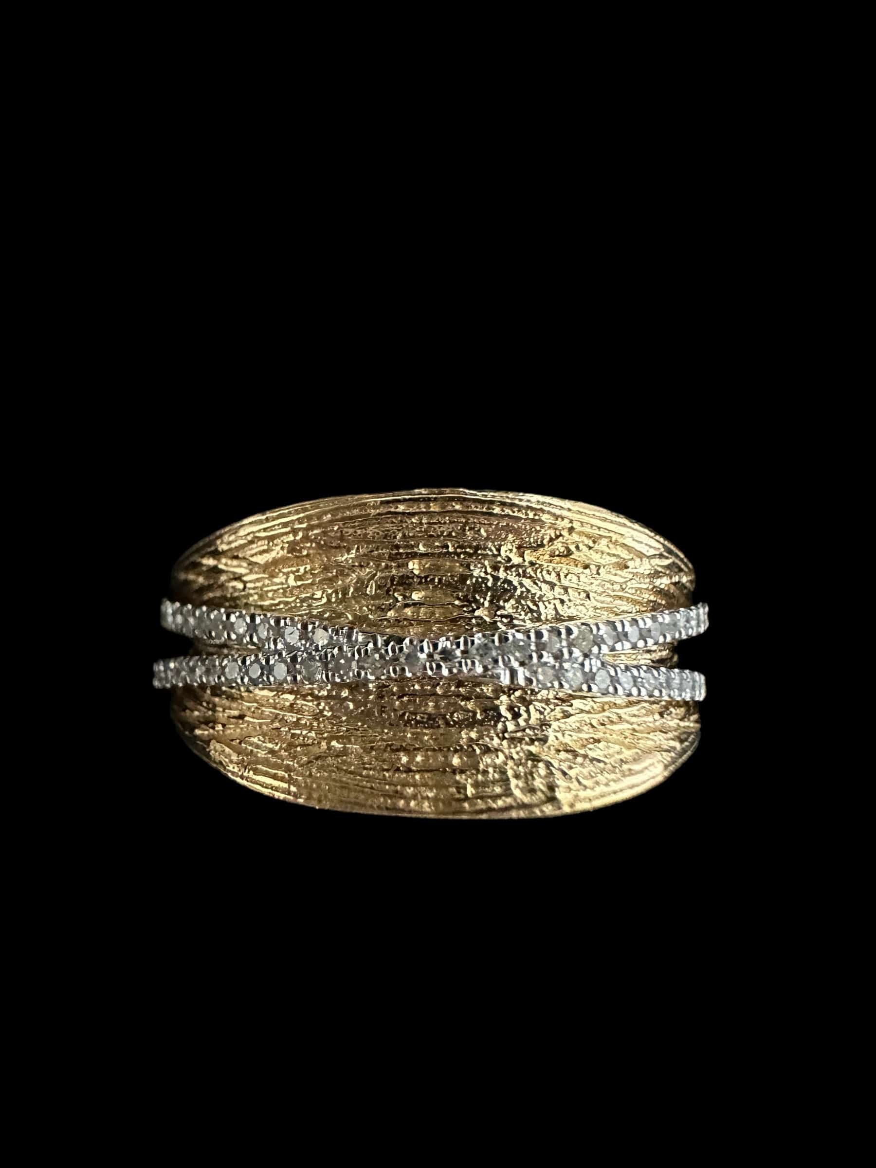 Luxury Promise Diamond Rings around 18K Yellow Gold Ring