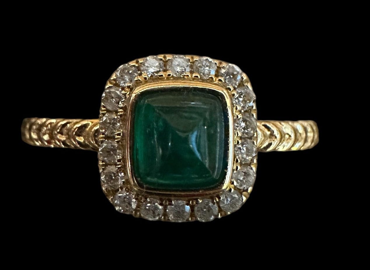 Luxury Promise Emerald set in Yellow Gold & Diamonds