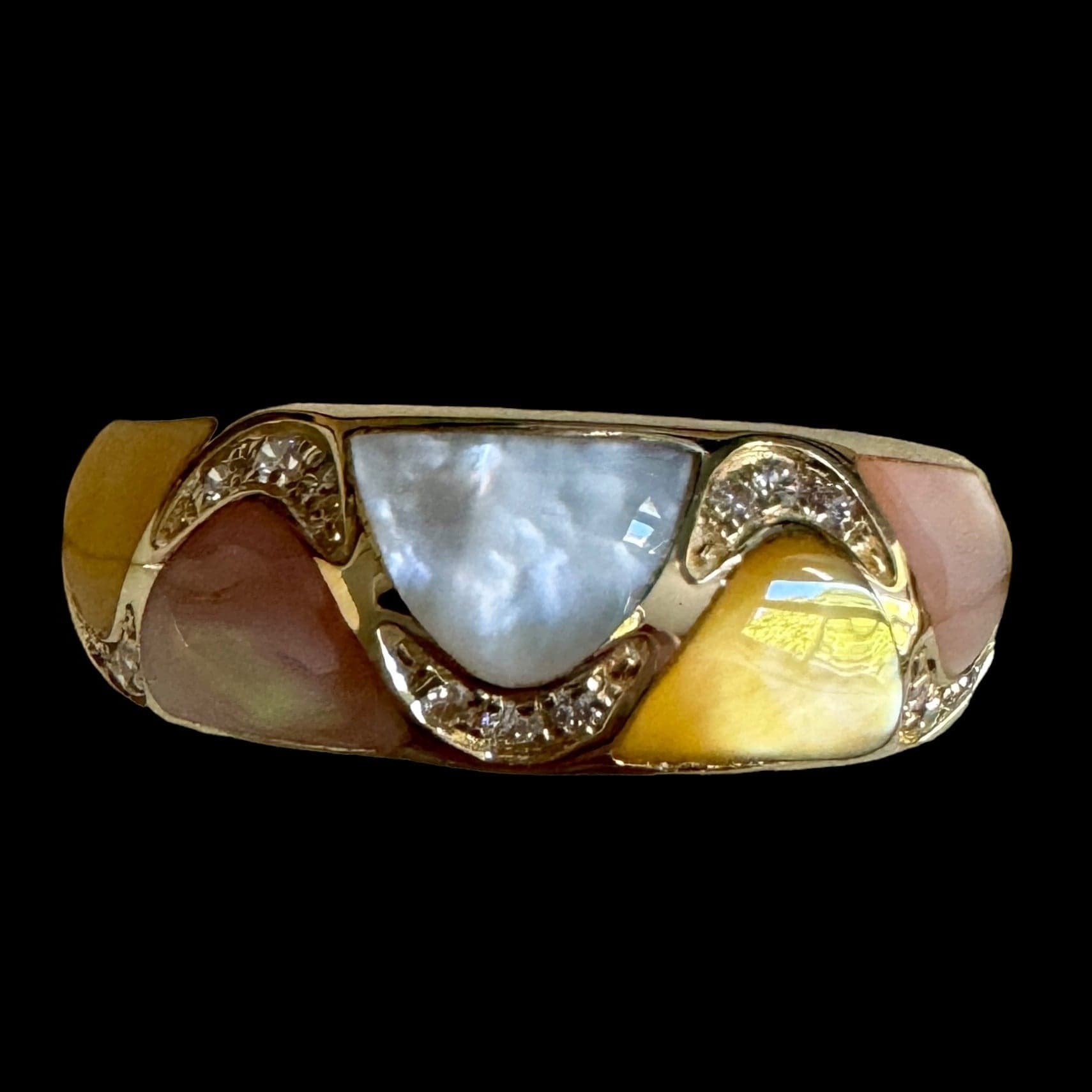 Luxury Promise Mother of Pearl set in 18K Yellow Gold Ring