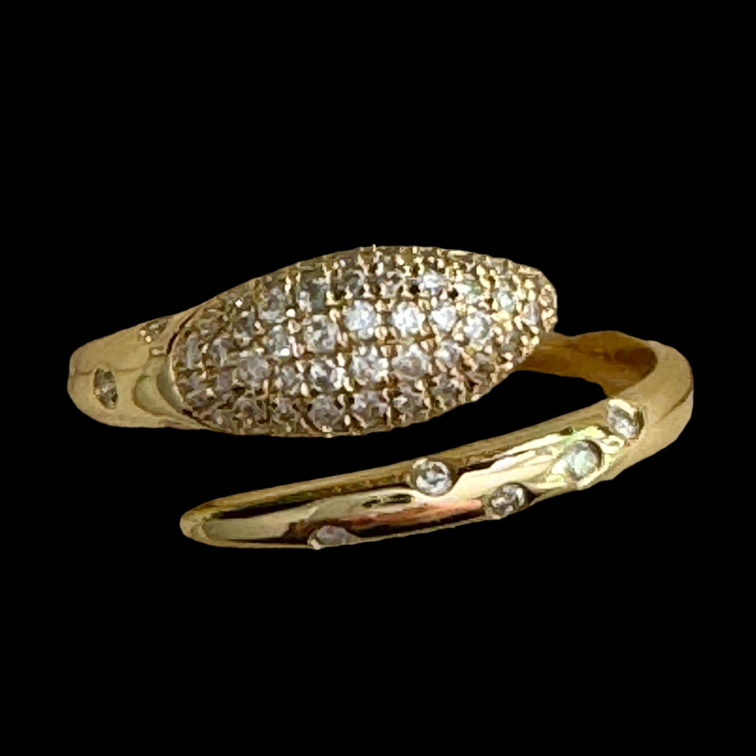 Luxury Promise Natural White Diamond and Yellow Gold Serpent Ring