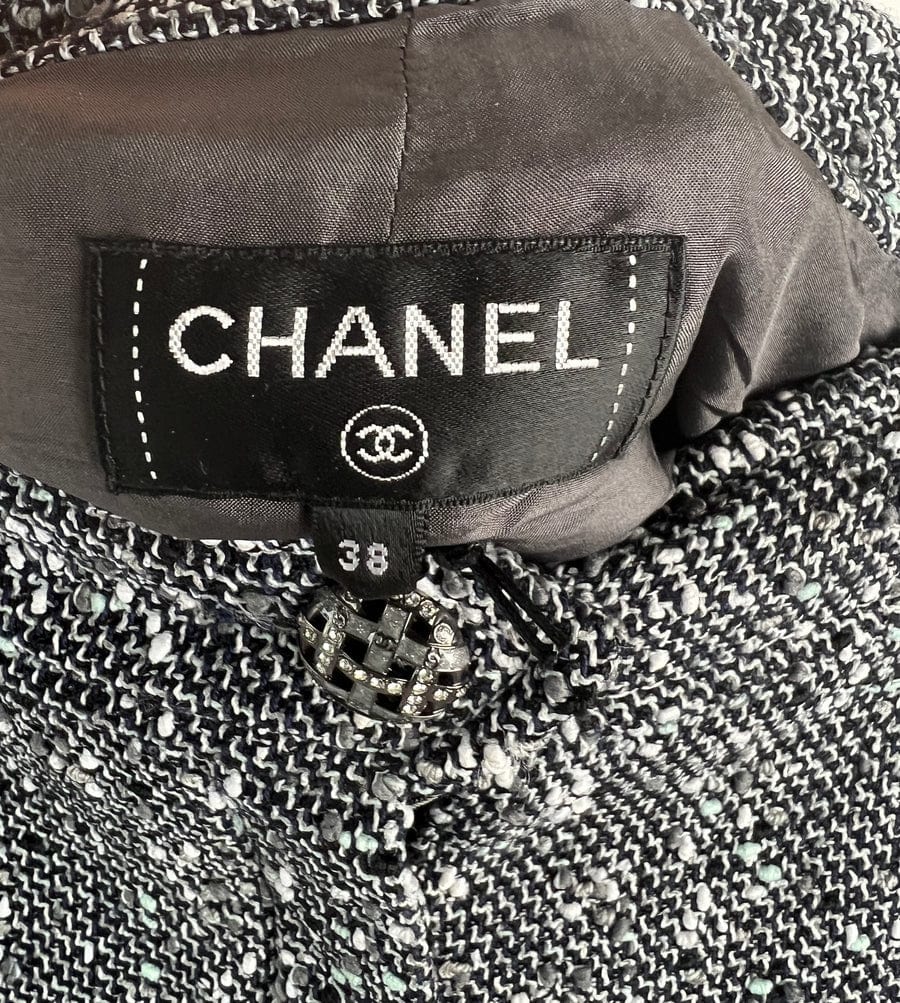 LuxuryPromise Chanel black boucle shorts 38