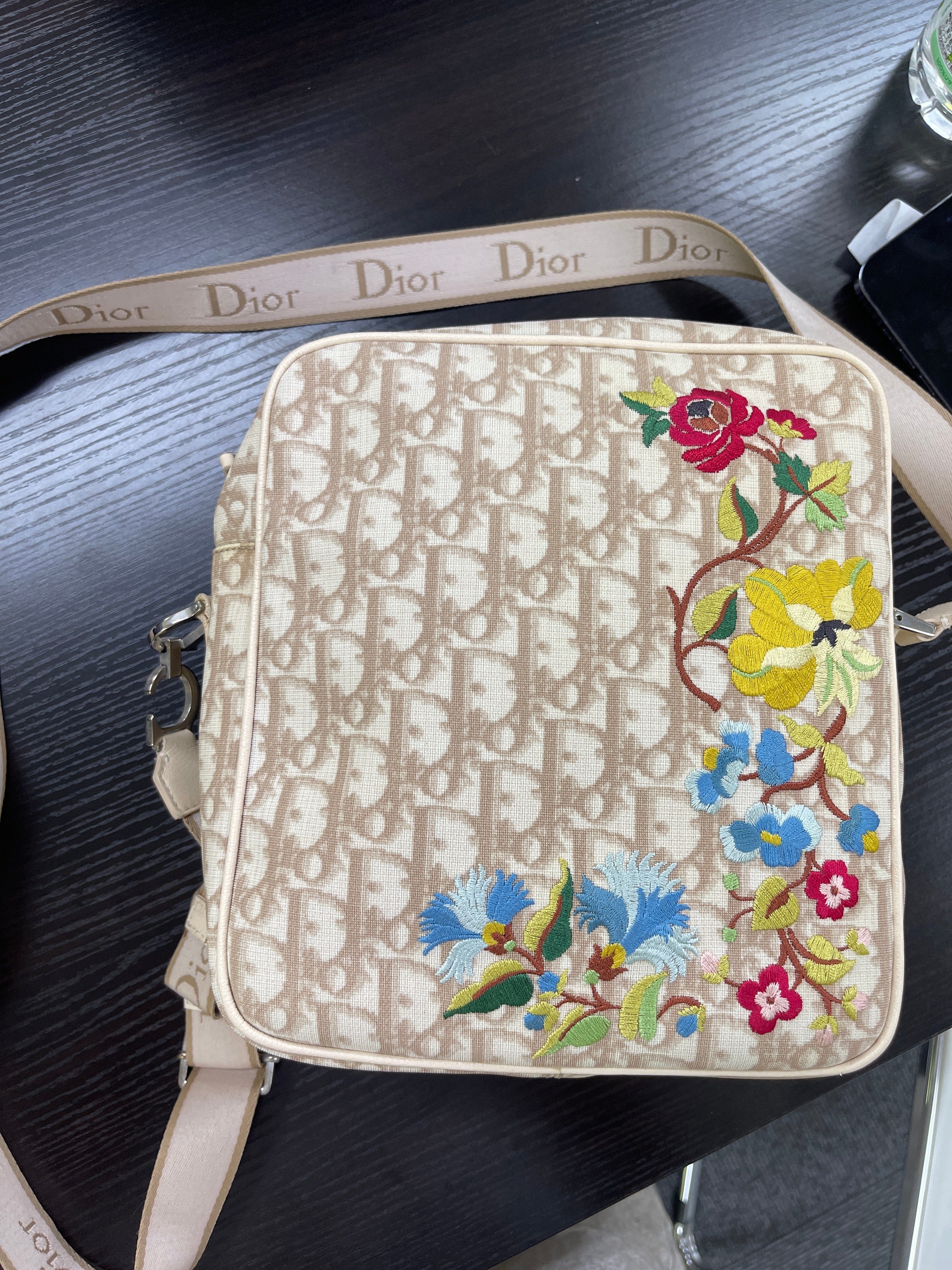 LuxuryPromise Christian Dior floral camera beige oblique A240508C055