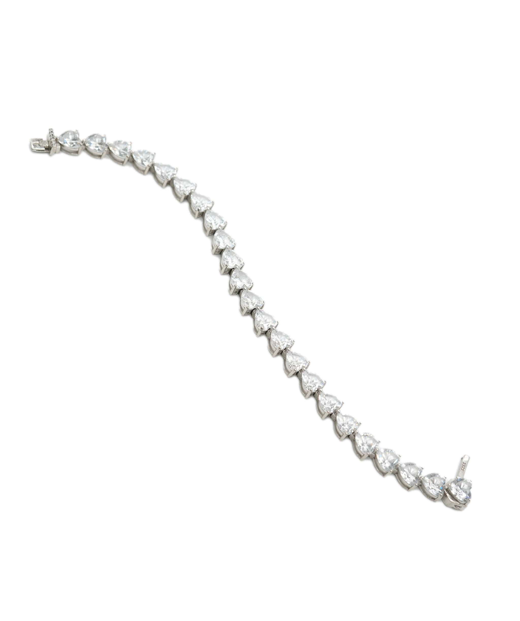 LuxuryPromise heart shaped diamond lab grown tennis bracelet