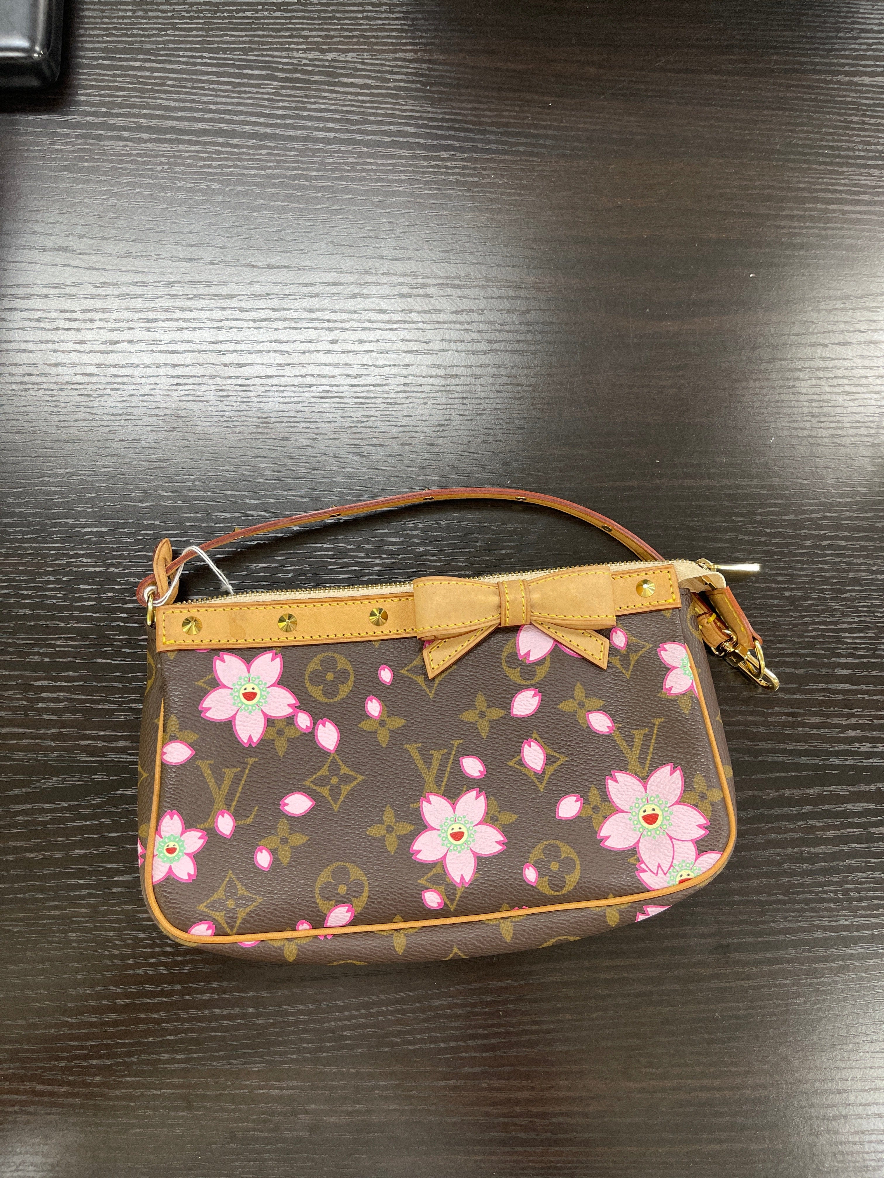 LuxuryPromise Louis vuitton cherry blossom pouchette A240519ENF029