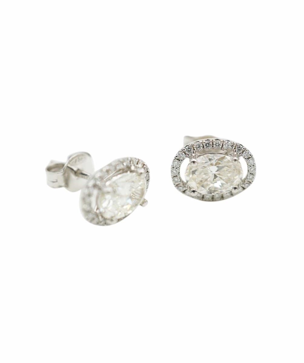 A pair of diamond halo earstuds AVC1092