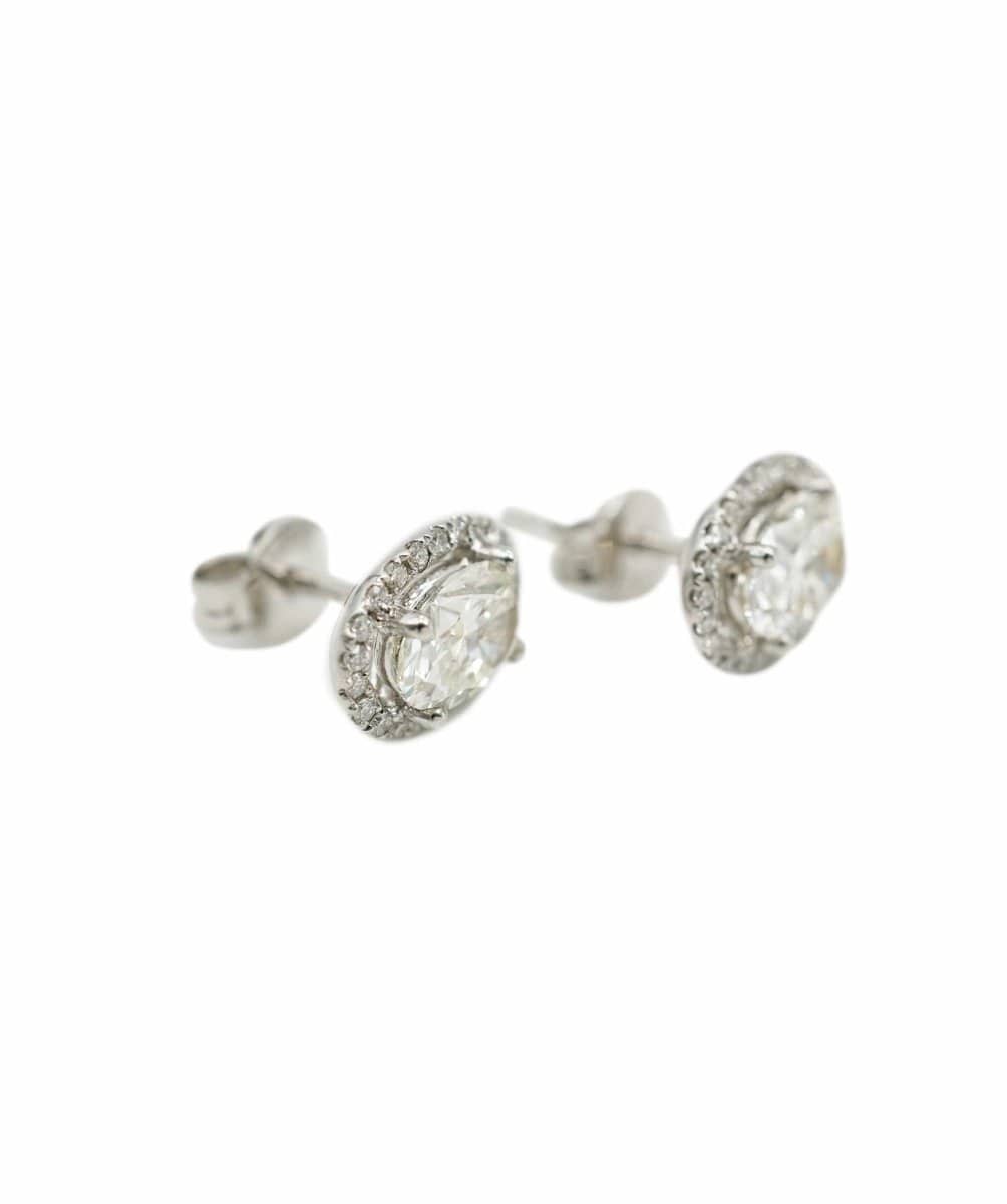 A pair of diamond halo earstuds AVC1092