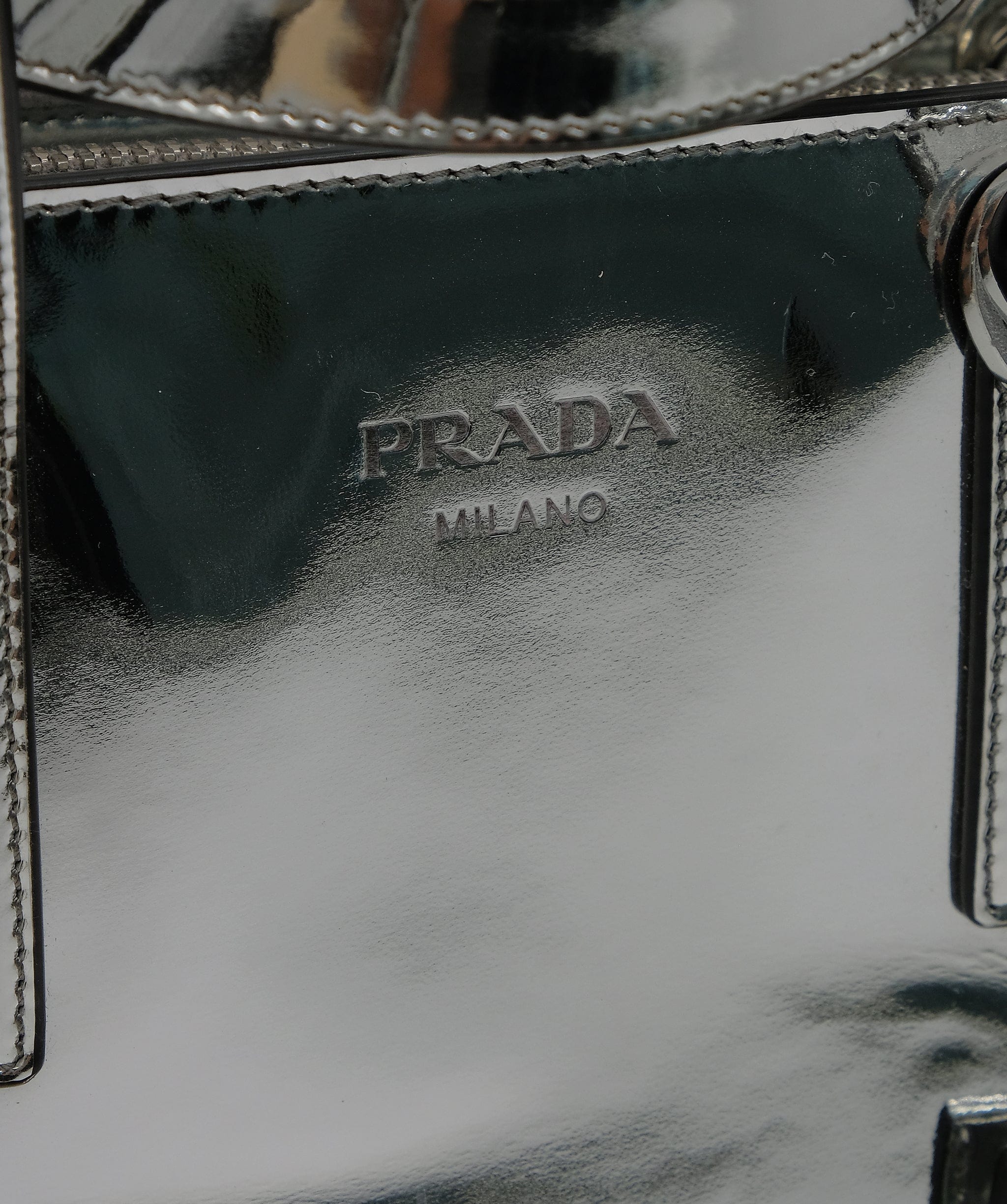 Prada Prada Re-edition 1995 Metallic Tote bag RJC3739