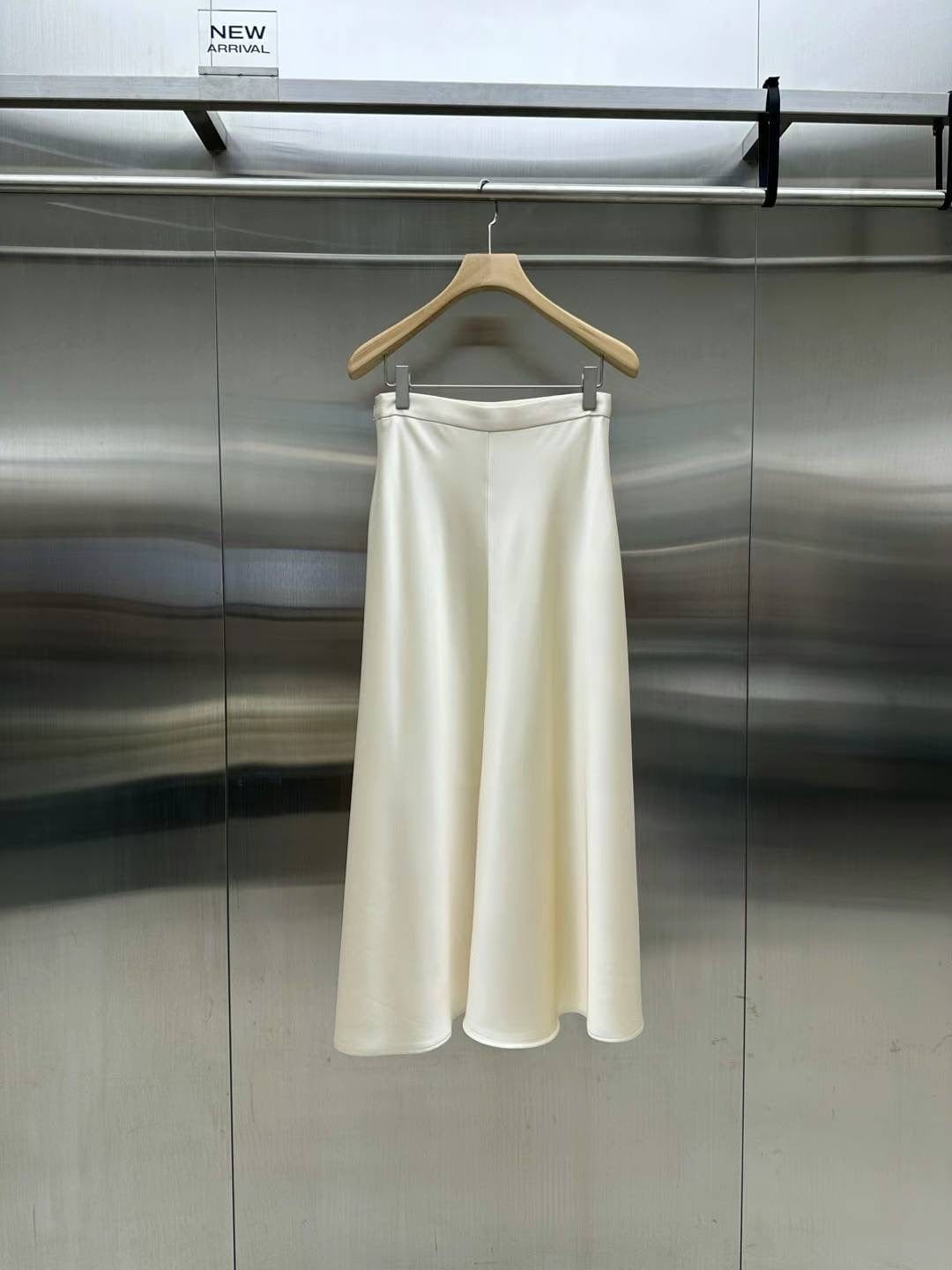 SEOUL COLLECTION SILKY SATIN HIGH WAISTED MIDI SKIRT (التنورة) “LESLEY”