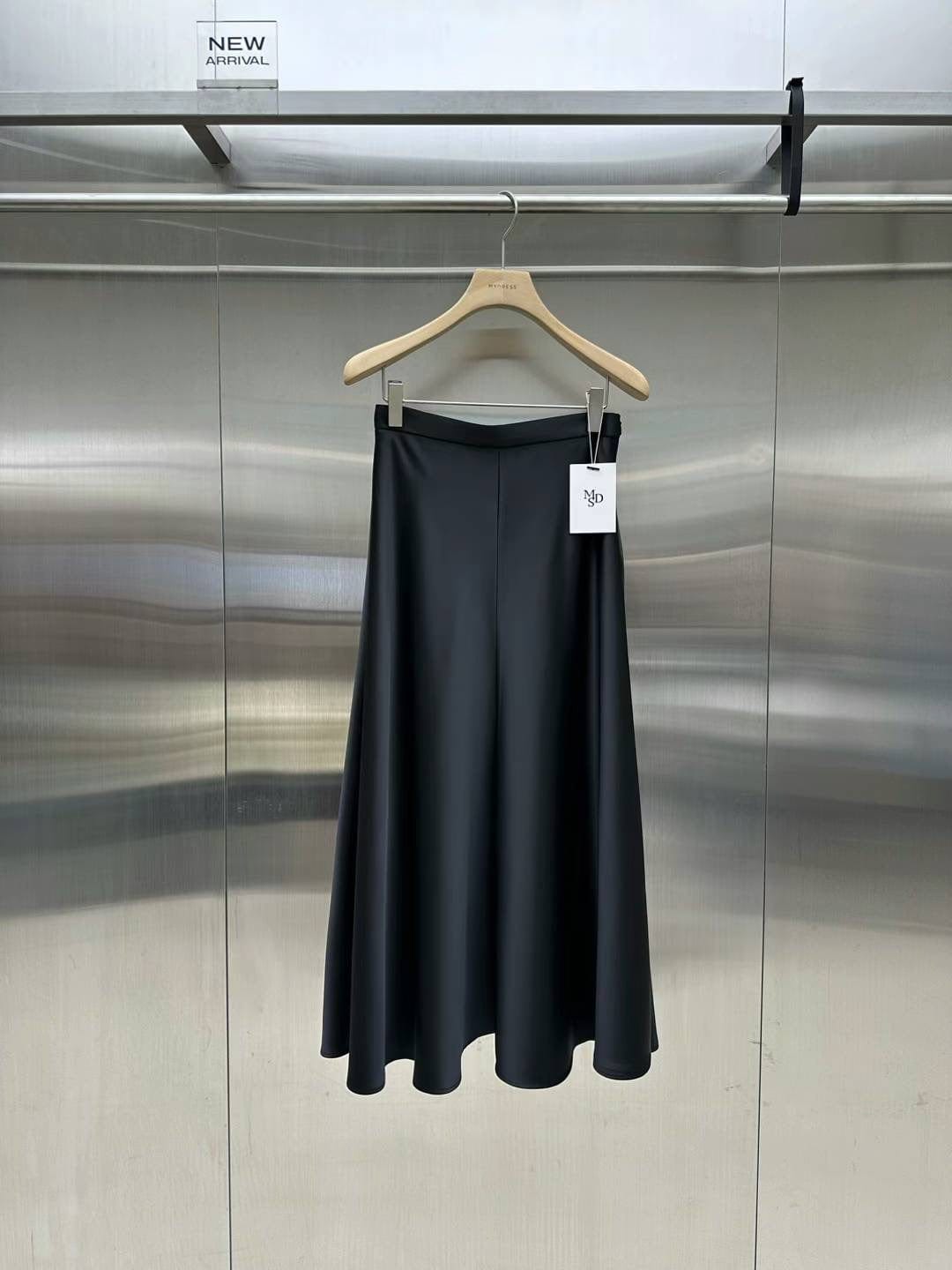 SEOUL COLLECTION SILKY SATIN HIGH WAISTED MIDI SKIRT (التنورة) “LESLEY”