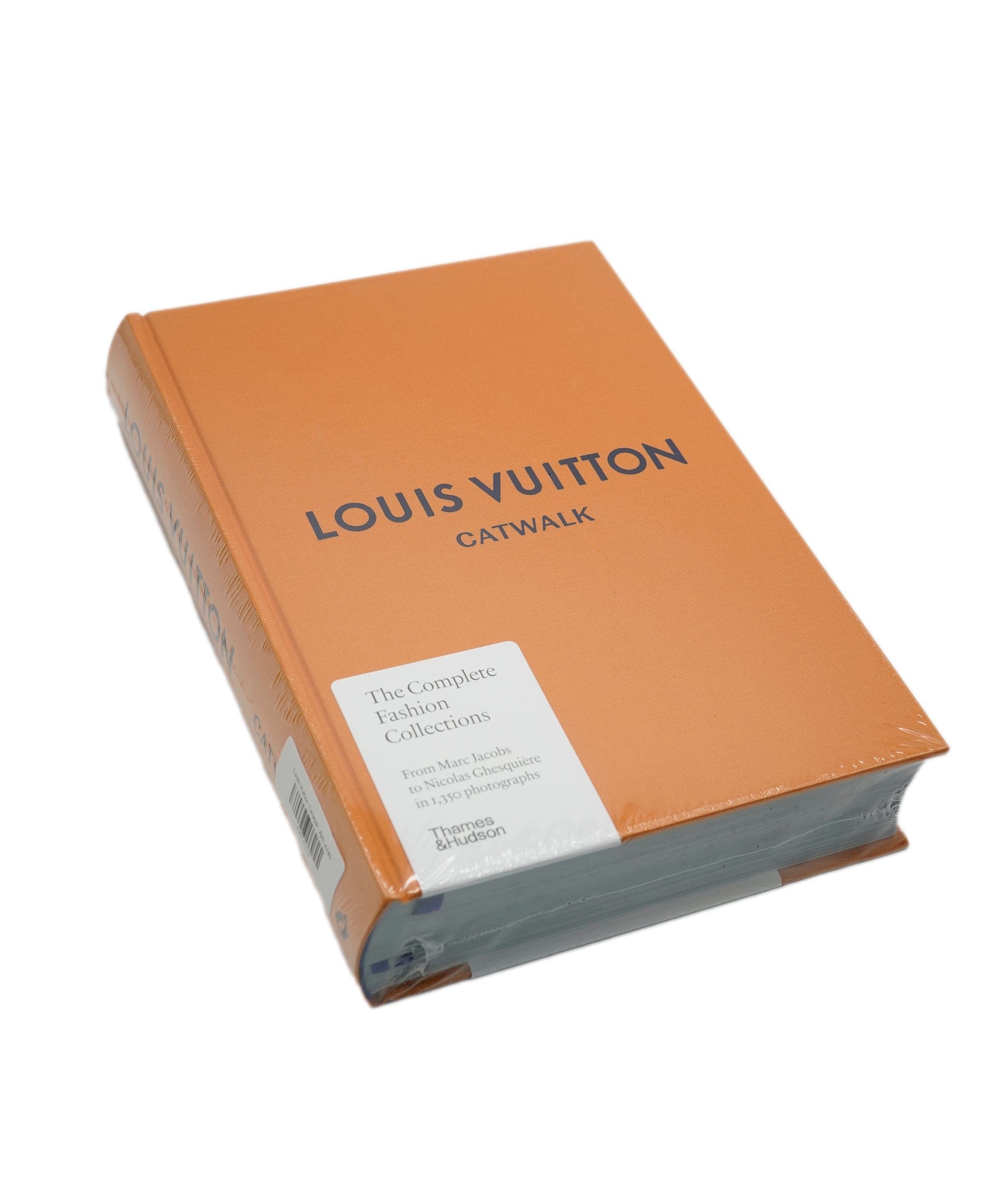 Thames and Hudson Louis Vuitton Catwalk: AWL4249