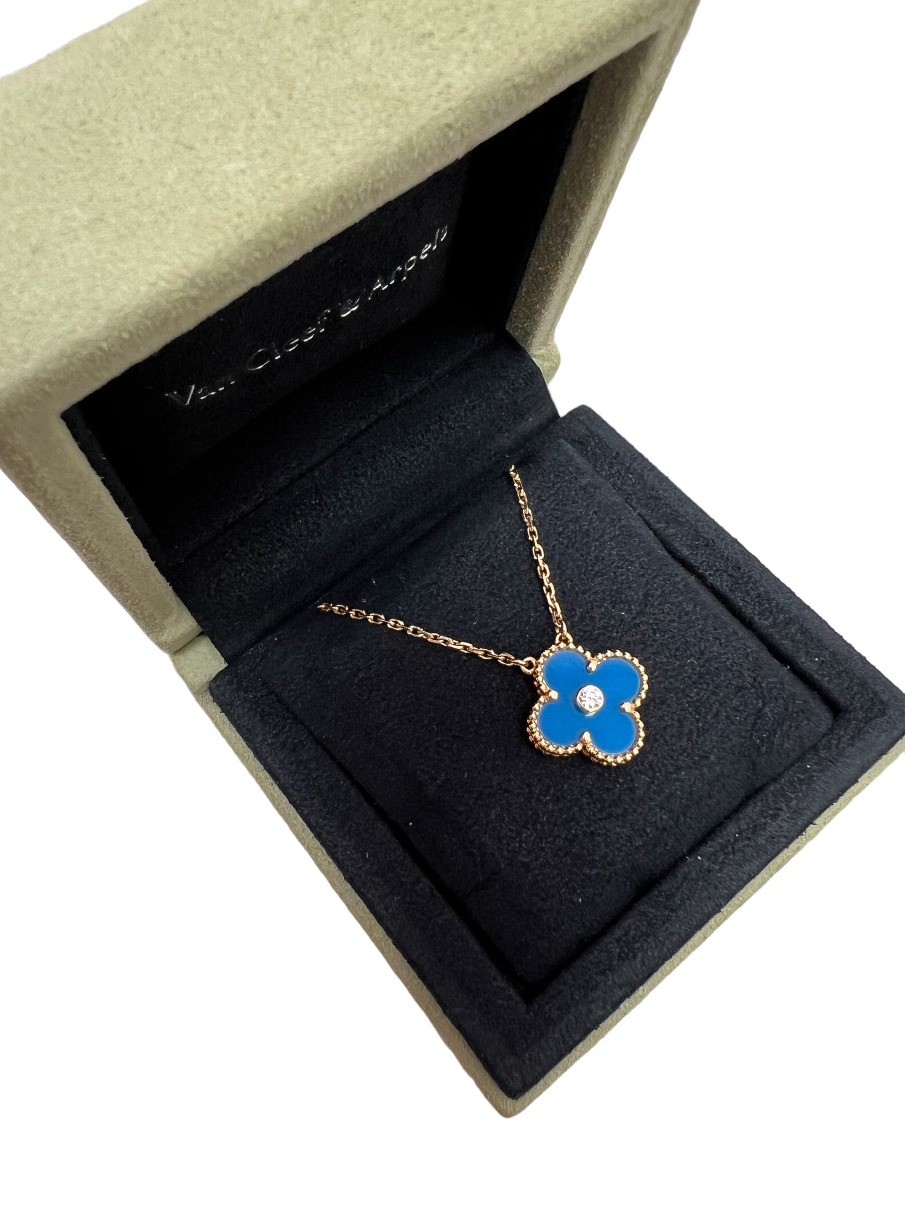 Van Cleef & Arpels Van Cleef & Arpels Holiday Pendant 2019 Blue Sevres YG Necklace SKC1598