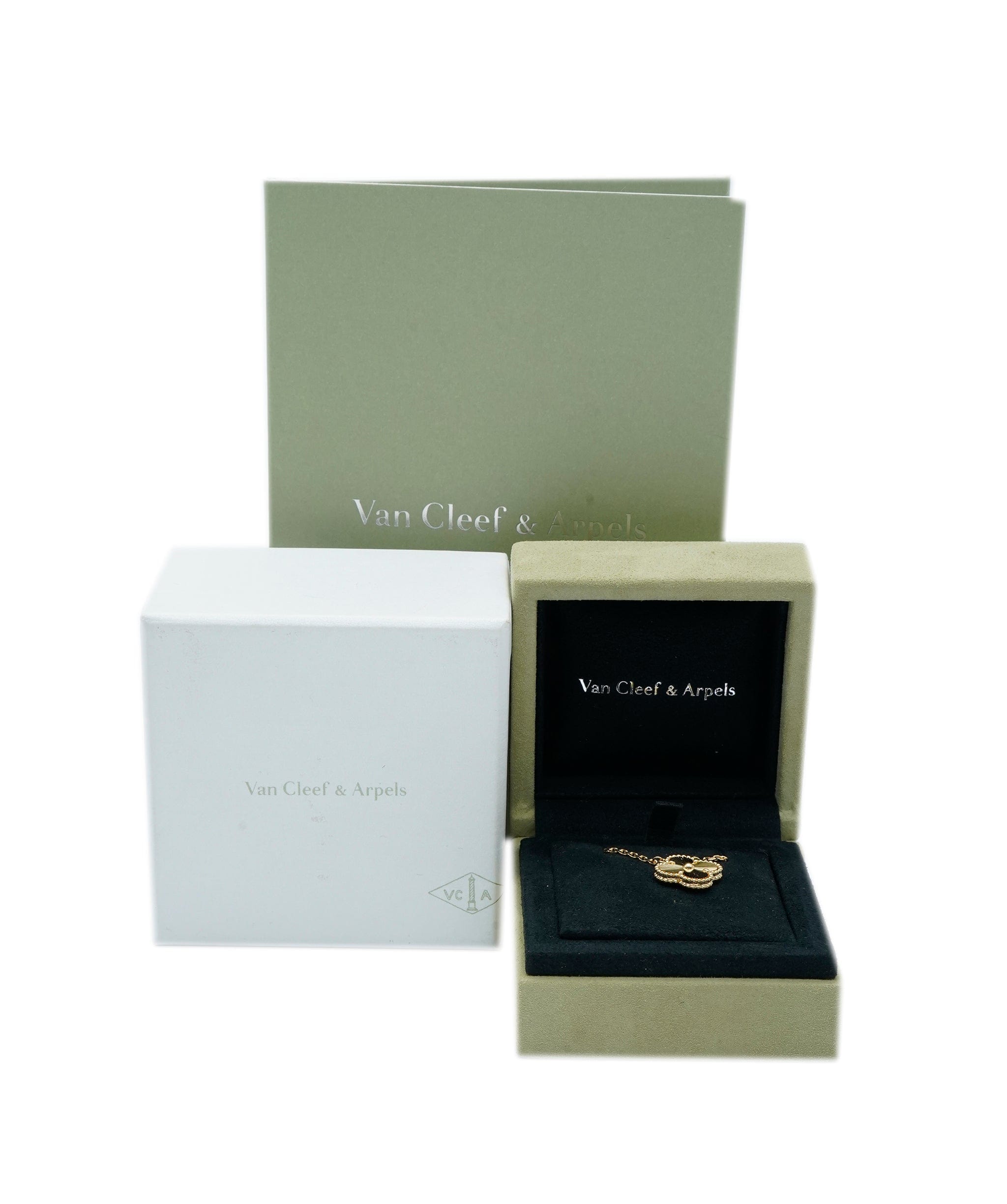 Van Cleef & Arpels Van Cleef & Arpels Yellow Gold Vintage Alhambra Guilloché pendant necklace ASL9696