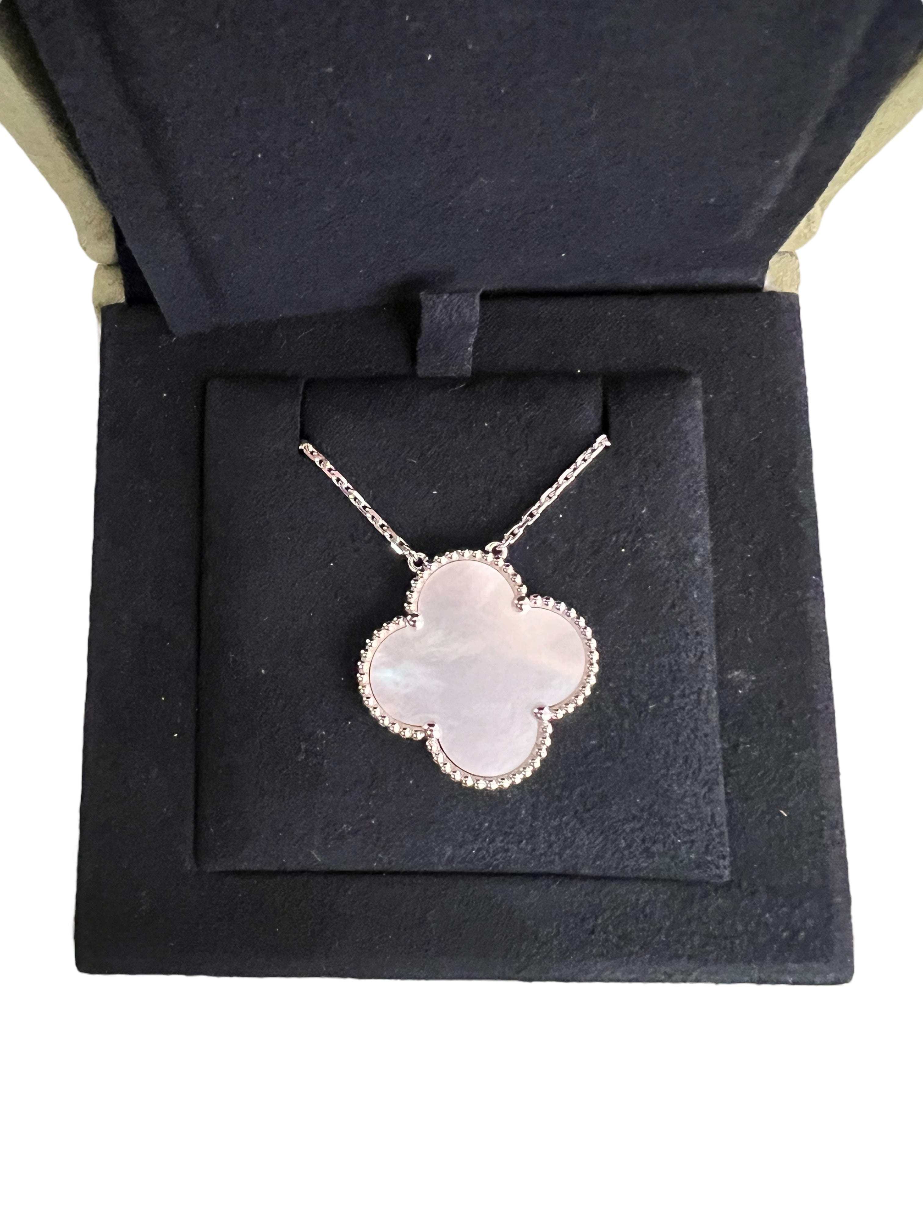 Van Cleef & Arpels Van Cleef and Arpels Magic Alhambra White MOP WG Short Necklace
Comes with Box and Certificate SKCY102