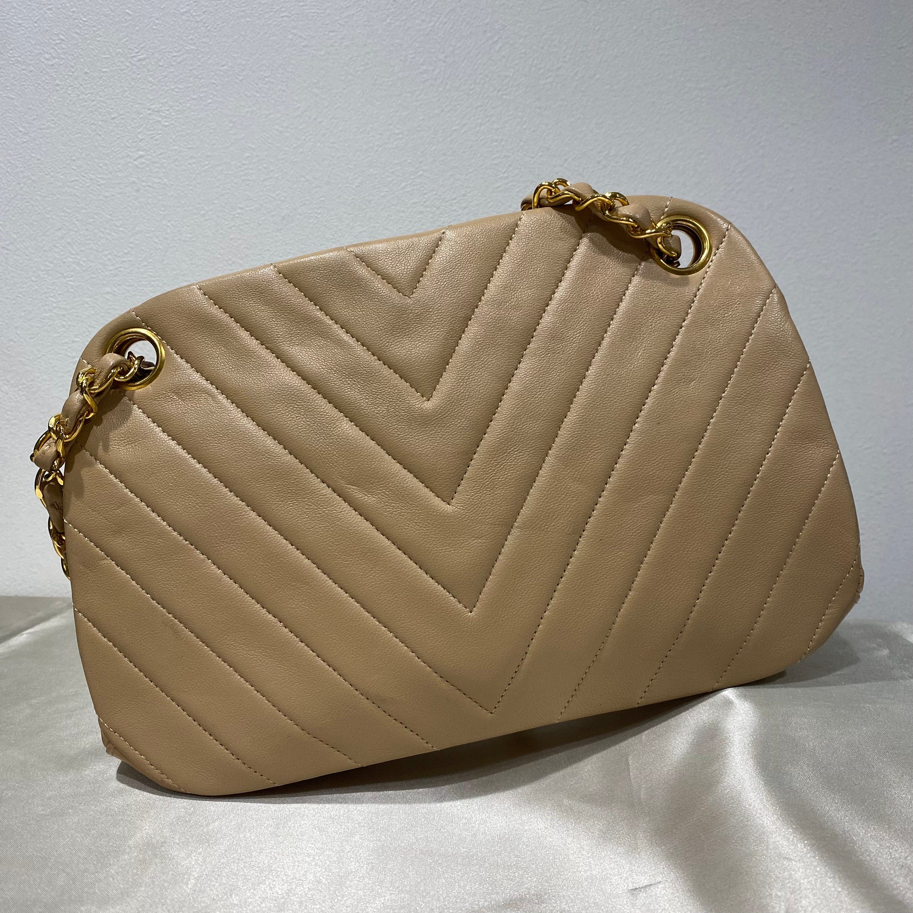 VINTAGE LOVER PURPOSE CHANEL VINTAGE CHEVRON CHAIN TOTE BAG BEIGE LAMB SKIN 90208482