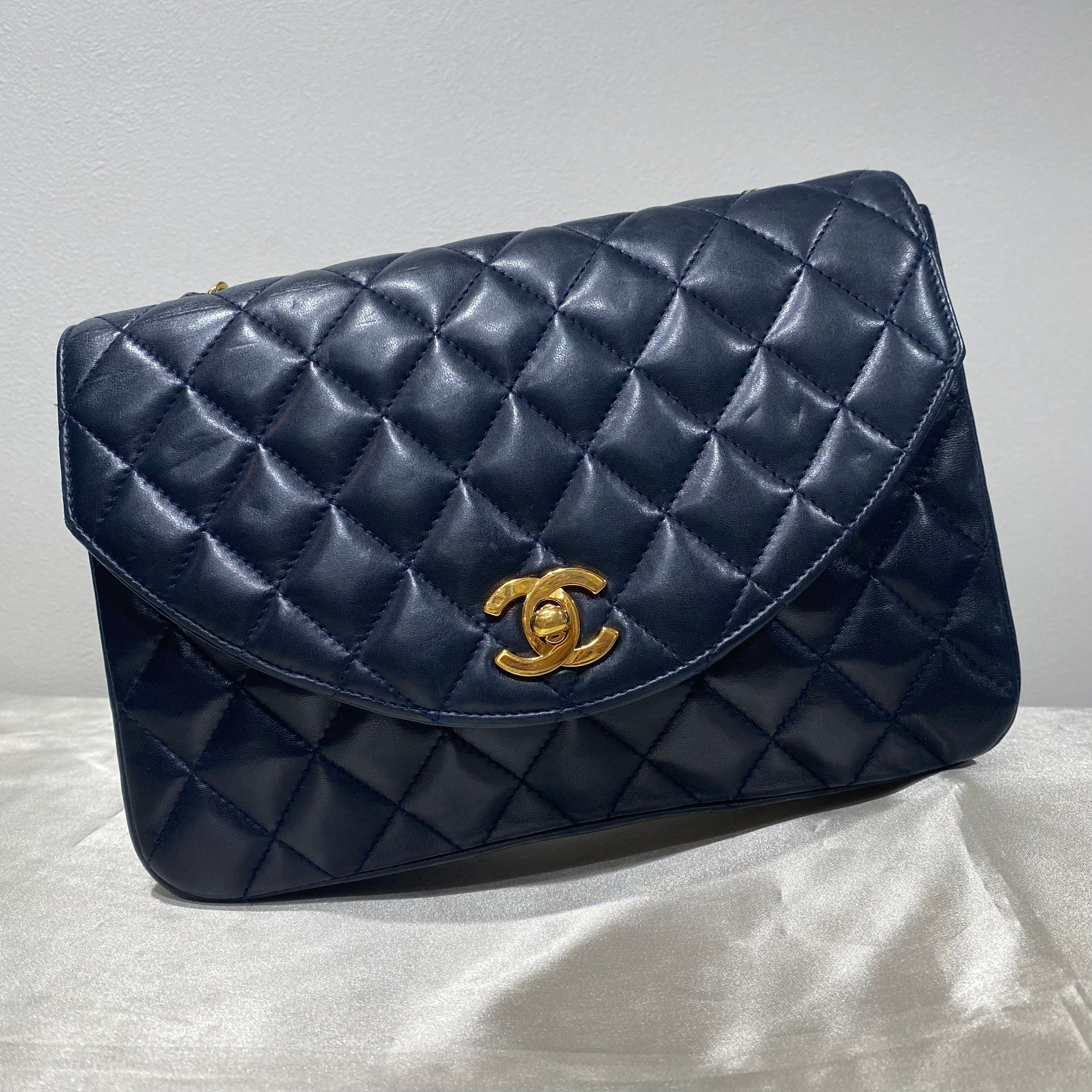 VINTAGE LOVER PURPOSE CHANEL VINTAGE HALF MOON NAVY LAMB SKIN 90153449