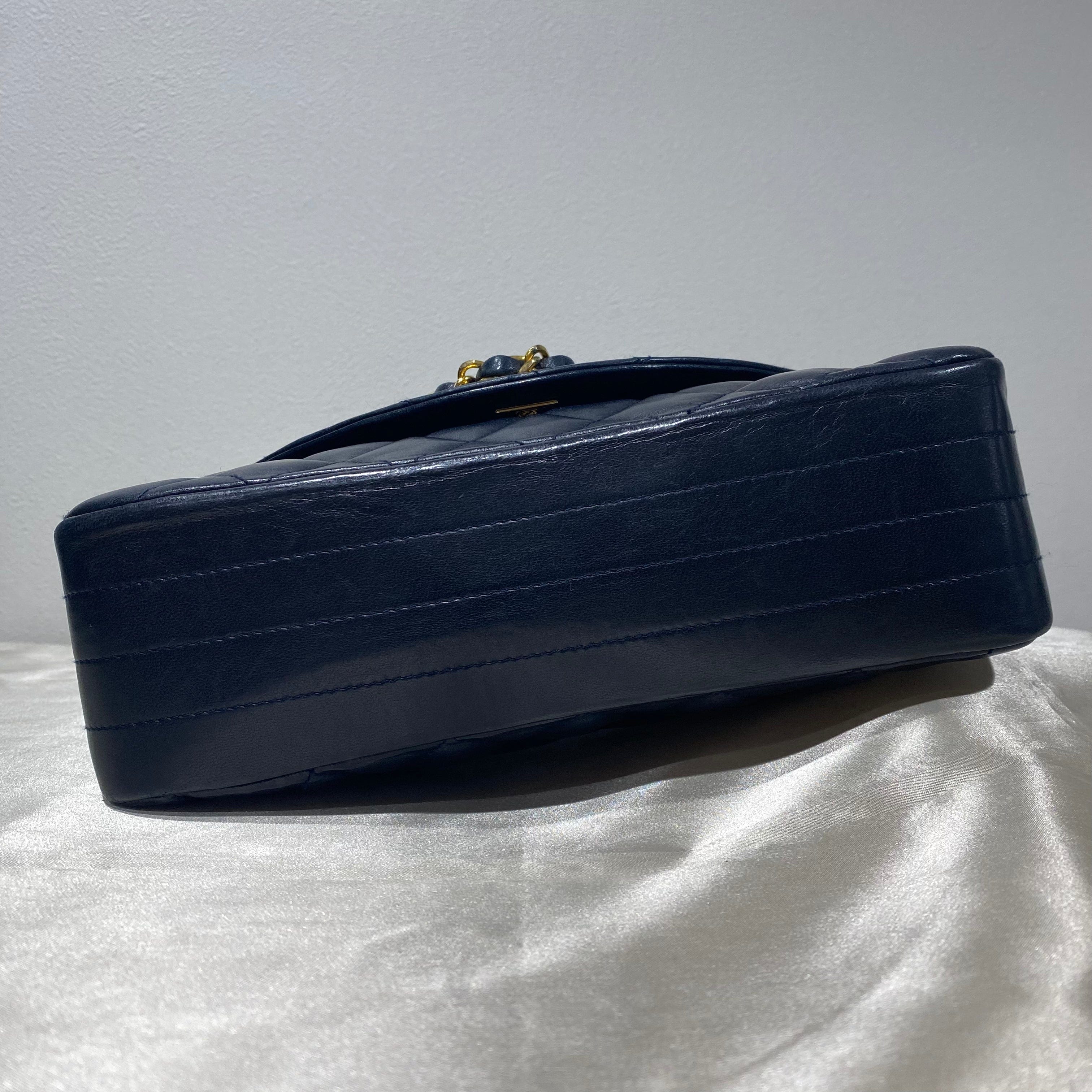 VINTAGE LOVER PURPOSE CHANEL VINTAGE HALF MOON NAVY LAMB SKIN 90153449