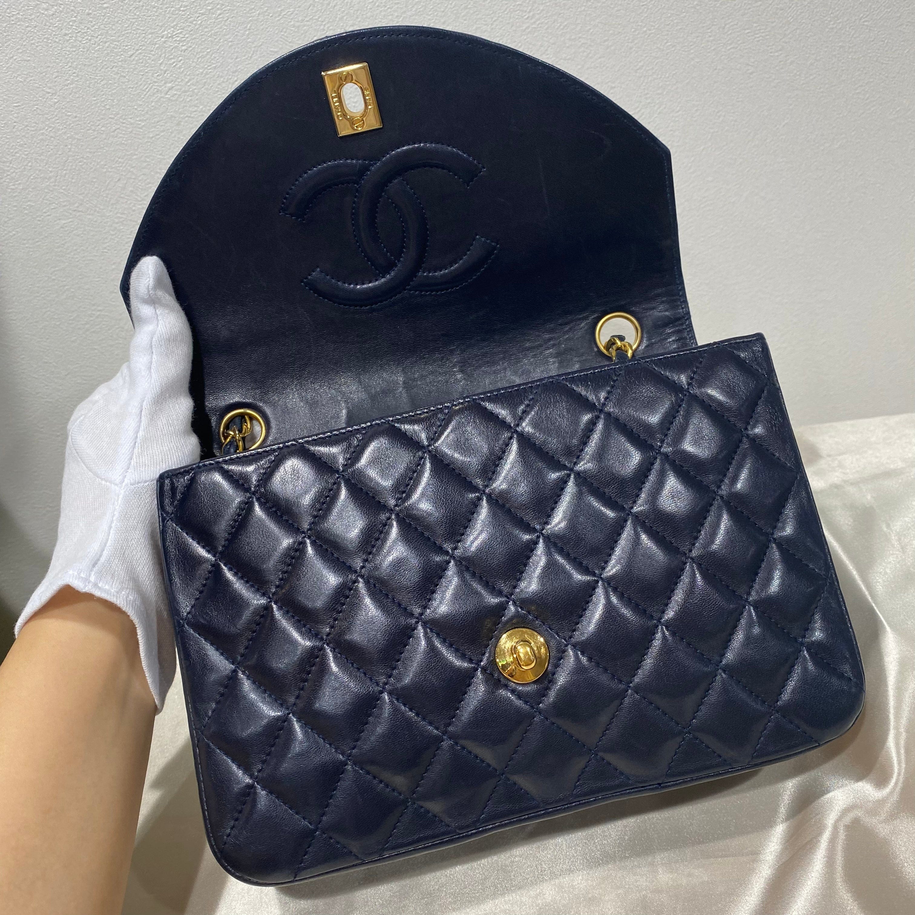 VINTAGE LOVER PURPOSE CHANEL VINTAGE HALF MOON NAVY LAMB SKIN 90153449