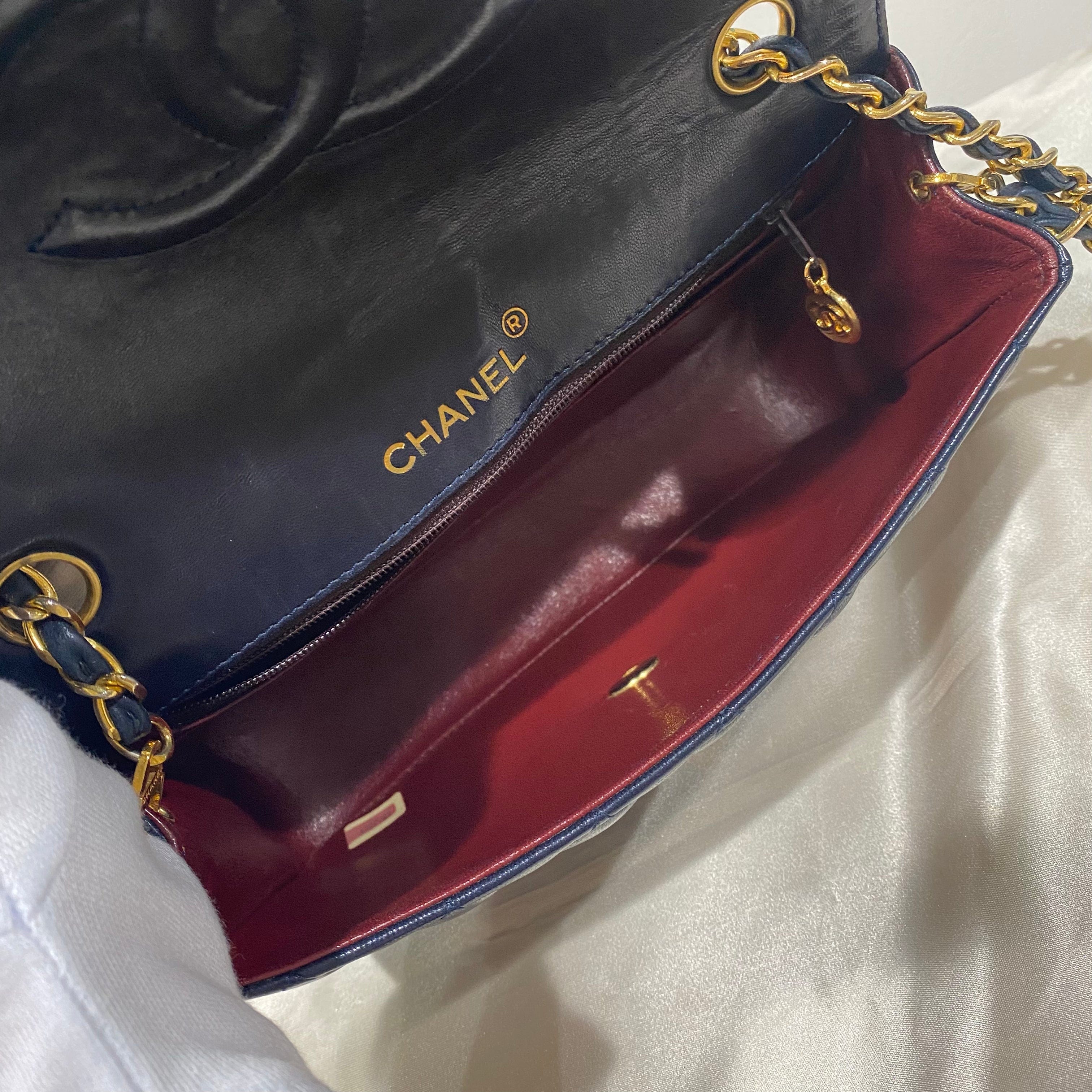 VINTAGE LOVER PURPOSE CHANEL VINTAGE HALF MOON NAVY LAMB SKIN 90153449