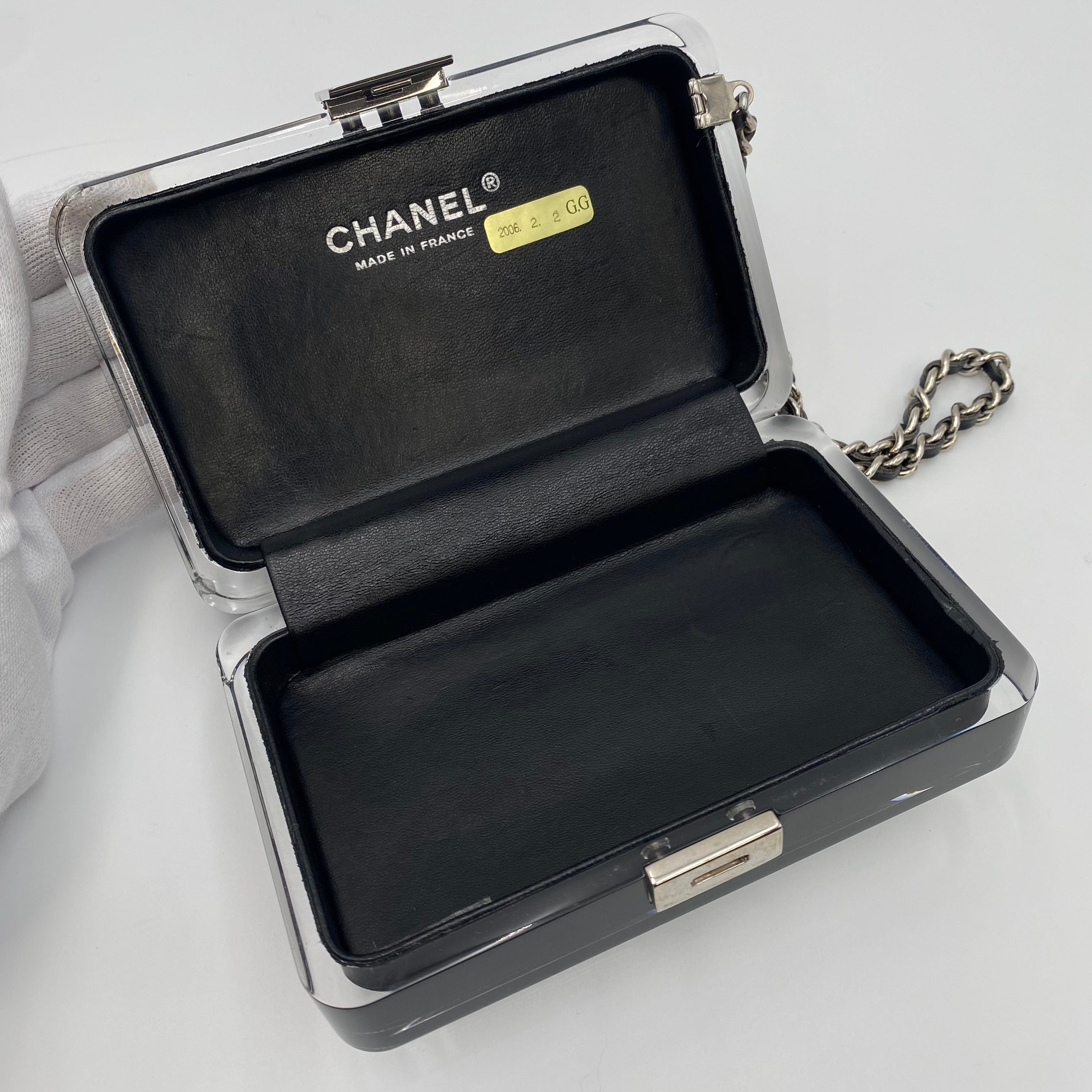 VINTAGE LOVER PURPOSE CHANEL VINTAGE MINI CLUTCH BAG CLEAR BLACK ACRYLIC 90205790