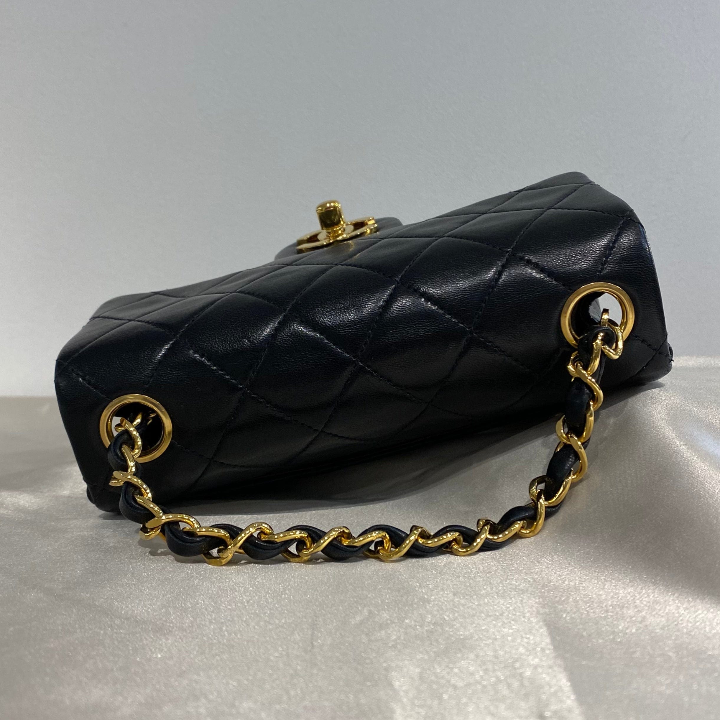 VINTAGE LOVER PURPOSE CHANEL VINTAGE MINI SQUARE 17 CHAIN SHOULDER BAG BLACK LAMB SKIN 90209424