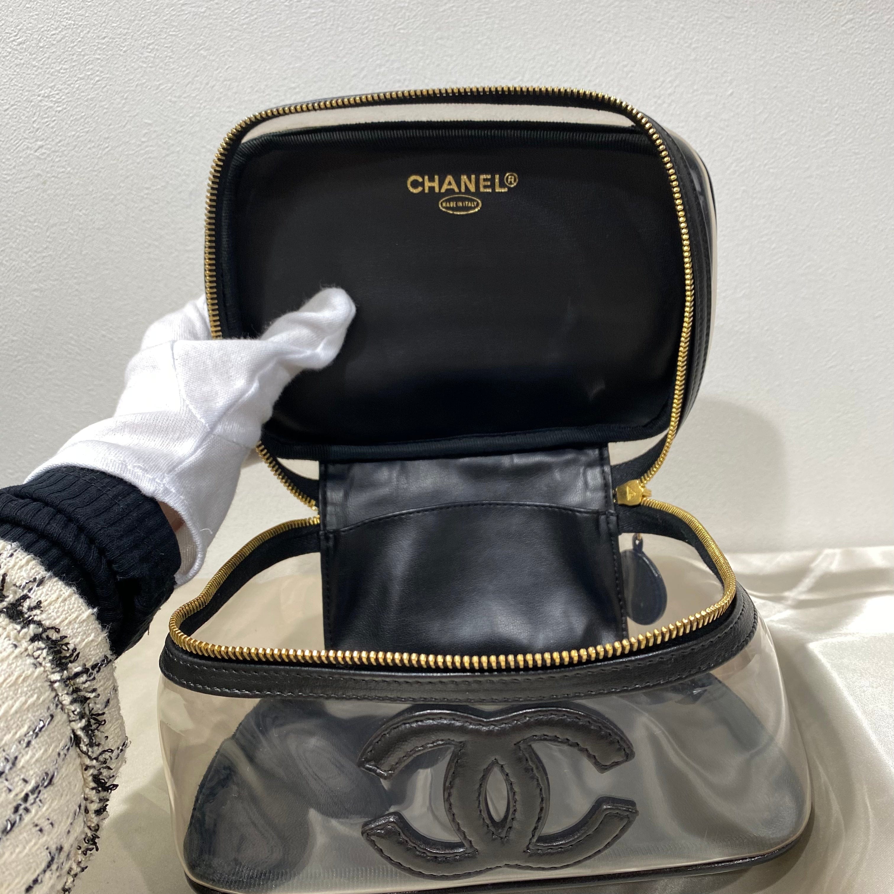 VINTAGE LOVER PURPOSE CHANEL VINTAGE VANITY HAND BAG BLACK LAMB SKIN VINYL 90211961