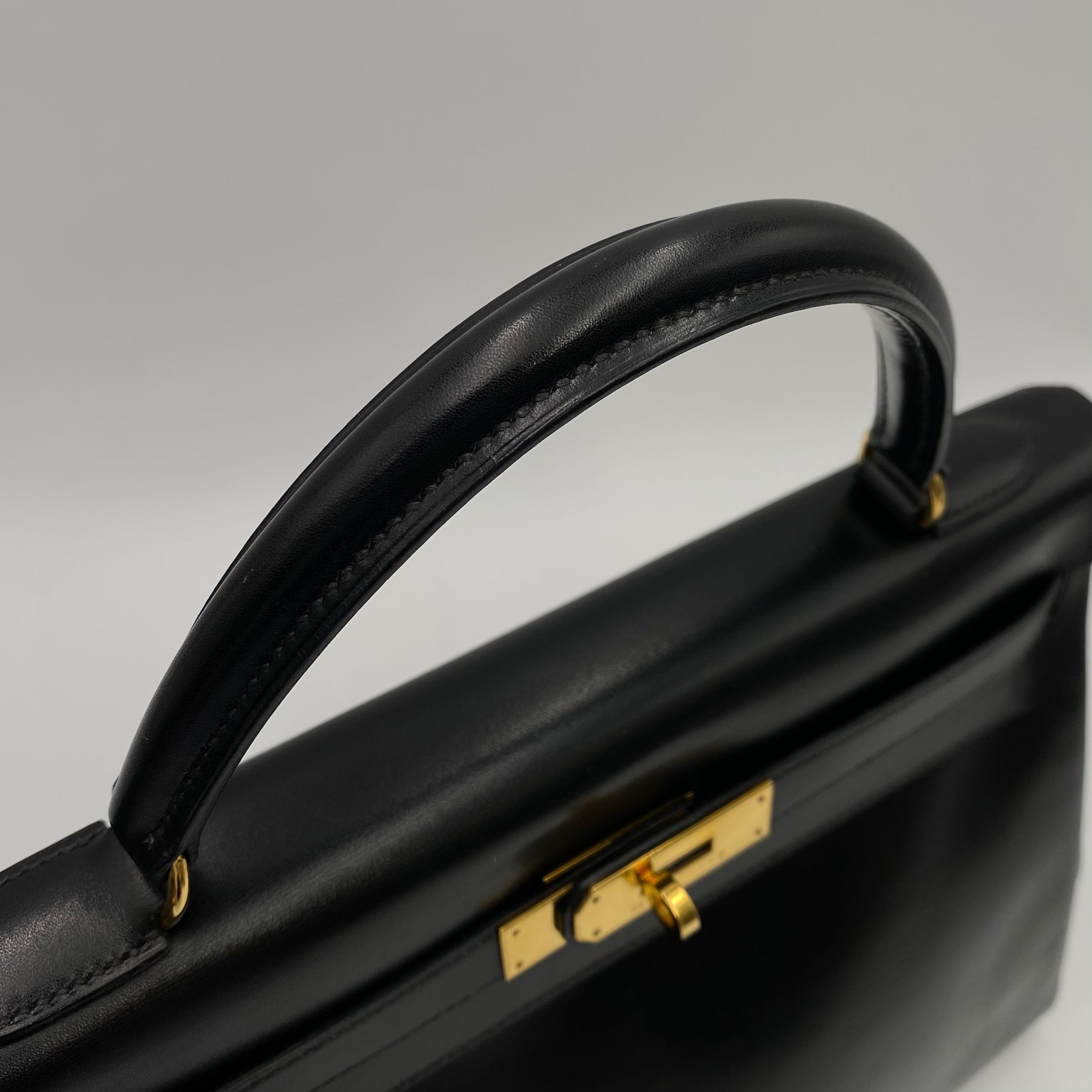 VINTAGE LOVER PURPOSE HERMES KELLY 32 RETOURNE BLACK BOXCALF HAND SHOULDER BAG 〇X 90221027