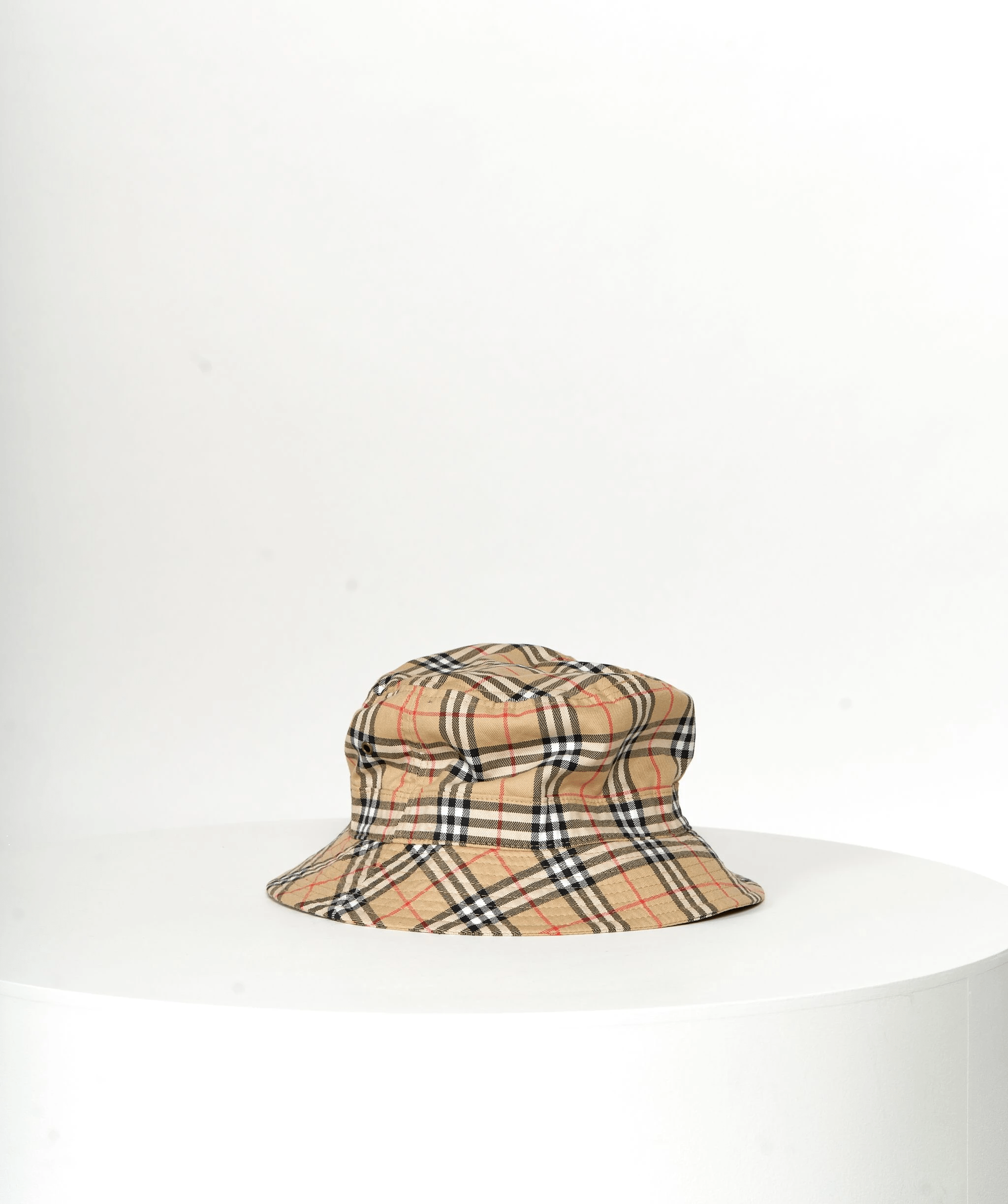 Burberry Burbbery bucket hat