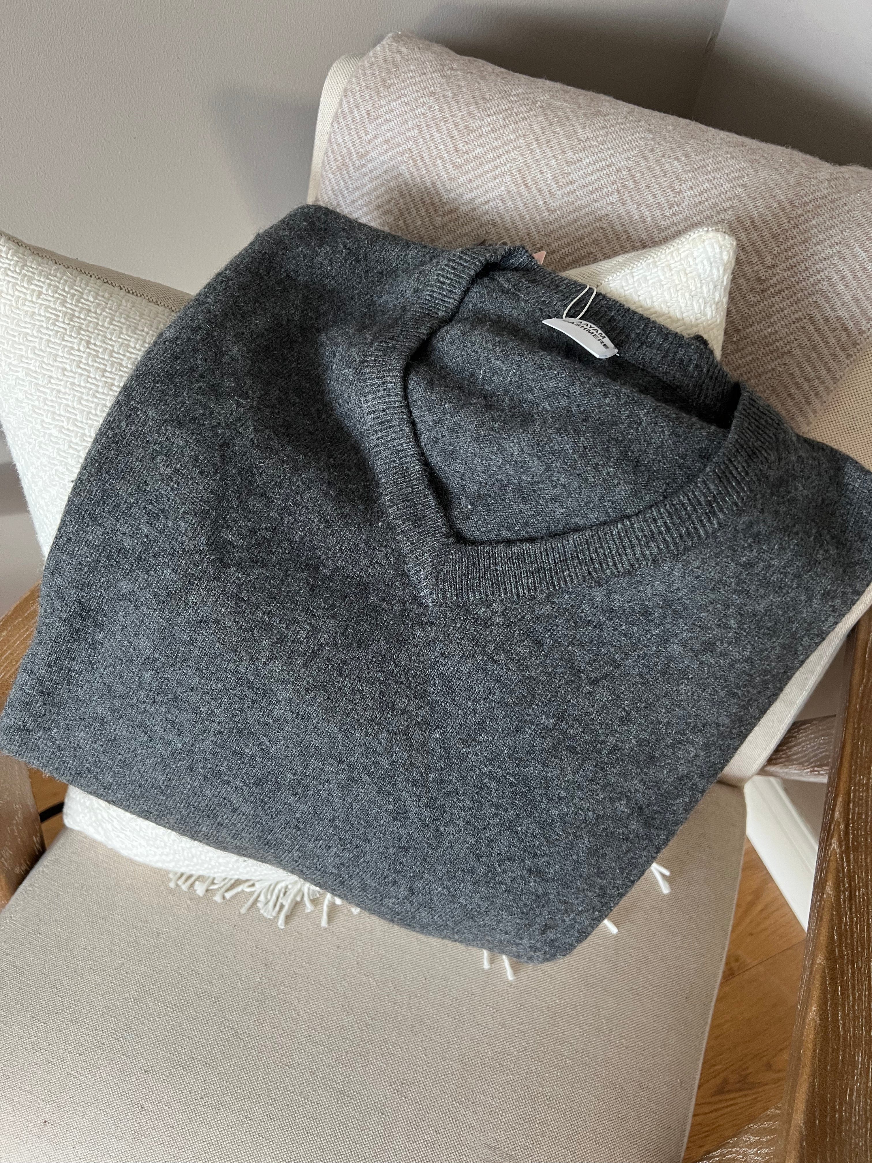 Cashmere Grey Cashmere V- Neck sweater - AWC1903