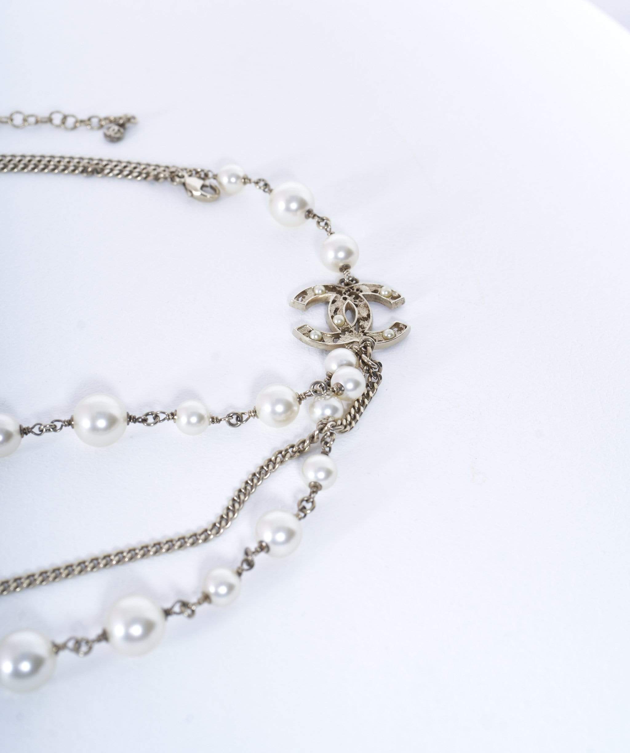 Chanel Chanel White Pearl Necklace CC