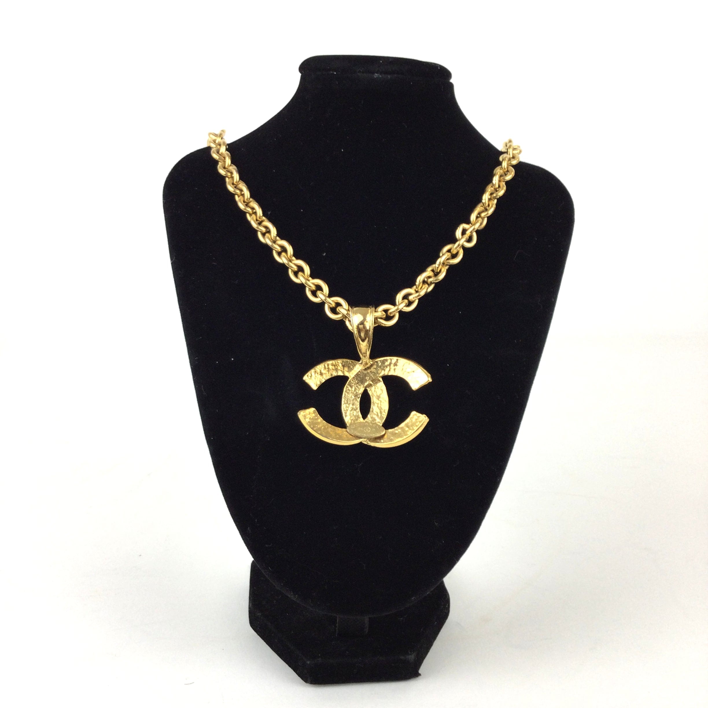 Chanel 94p Necklace
 PXL2219