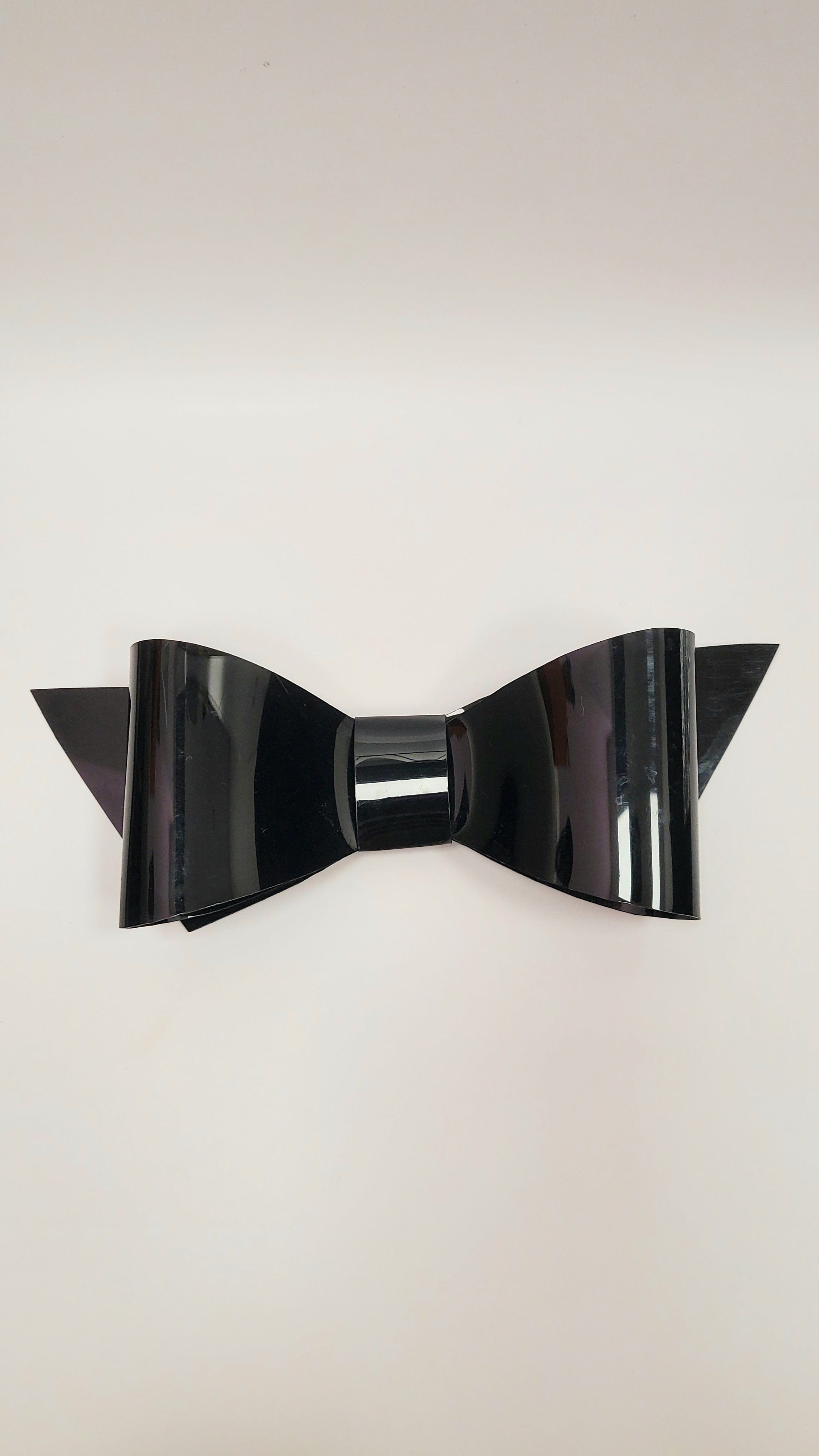 Chanel Cha Blk vinyl bow brooch - AWL3575