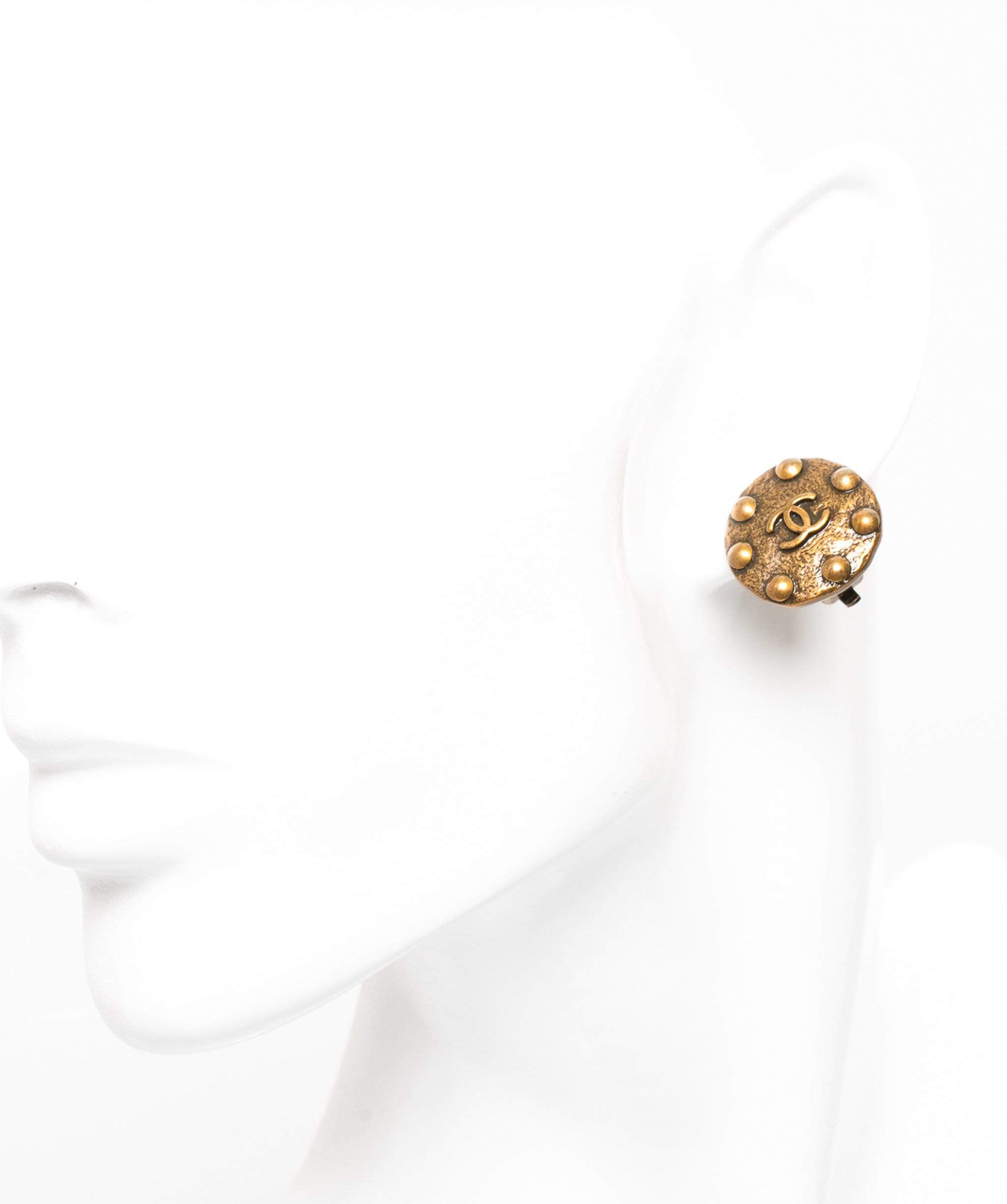 Chanel Chanel Antique Gold clip on earrings - AWL1231