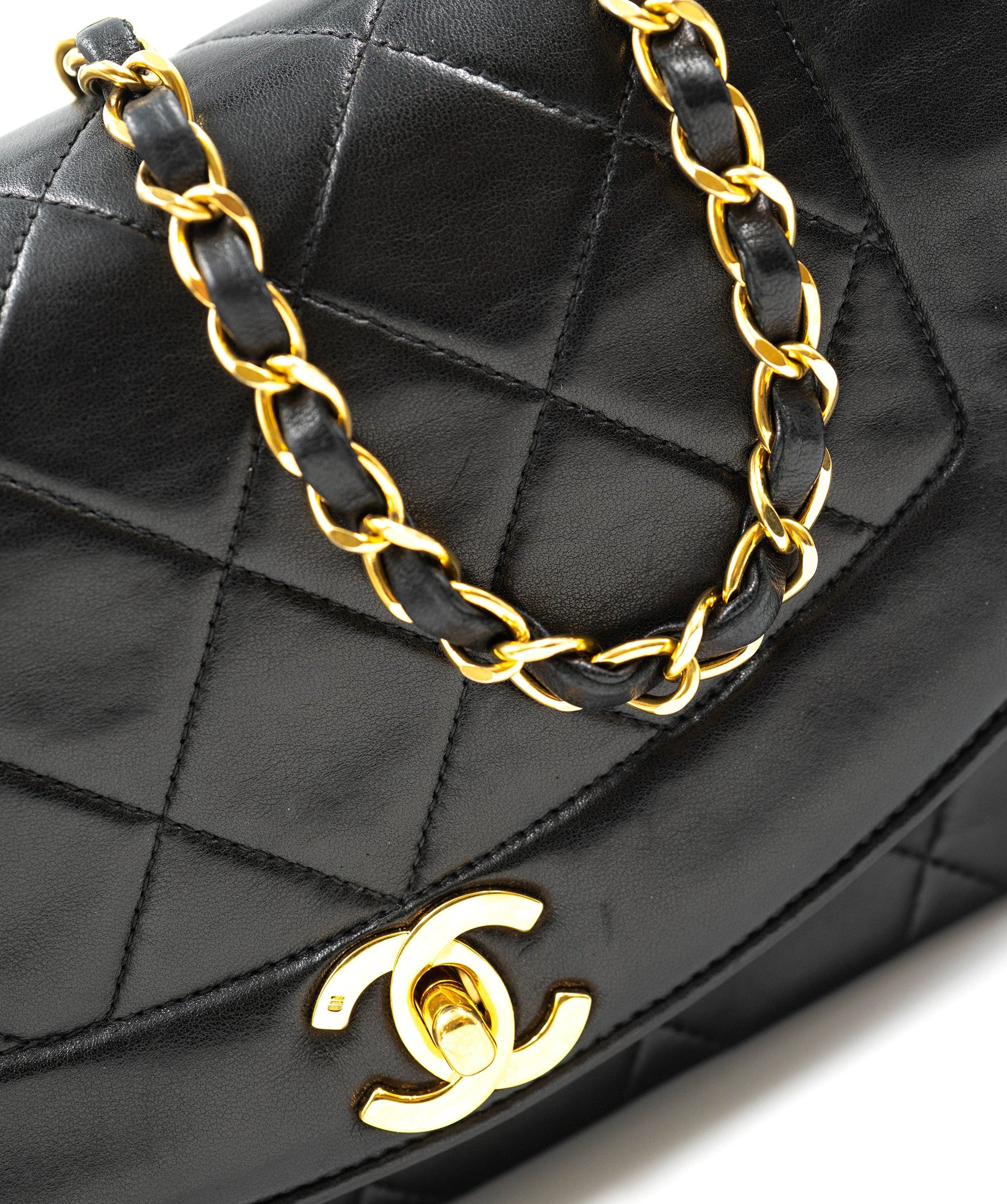 Chanel Chanel Black Caviar Card Holder On Chain  - AGL1292