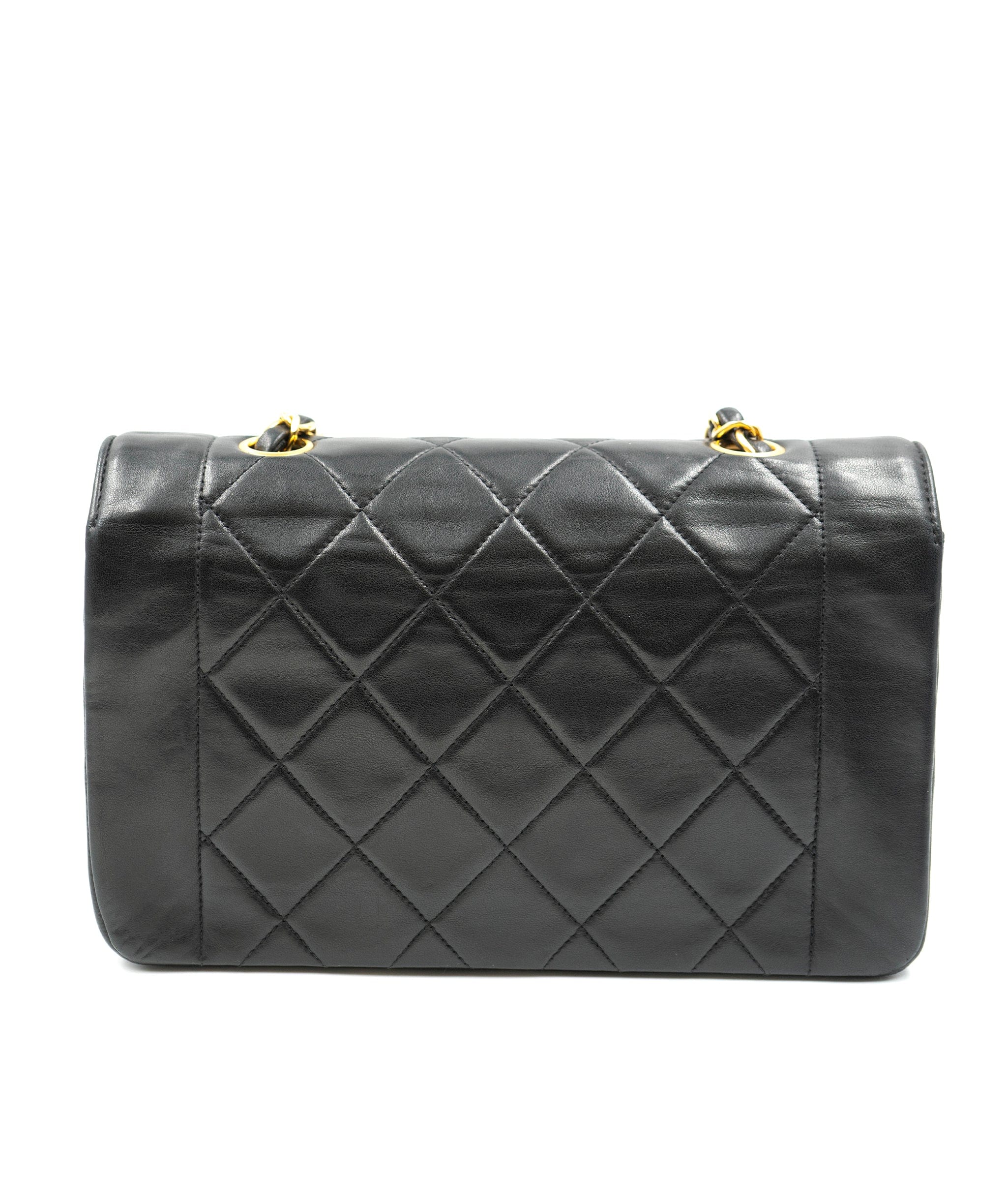 Chanel Chanel Black Caviar Card Holder On Chain  - AGL1292