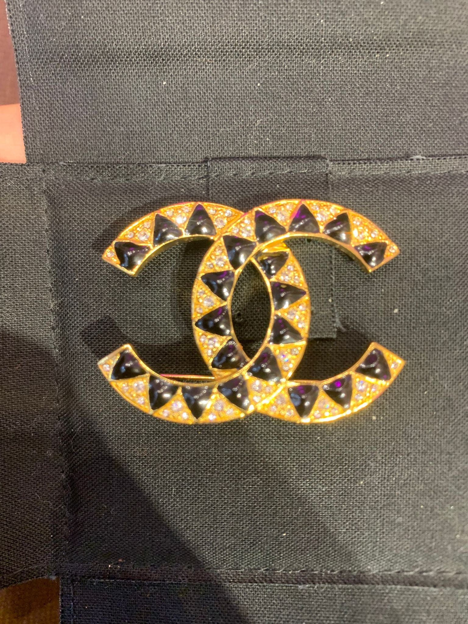 Chanel Chanel Brooch Black And Gold - AGL1969