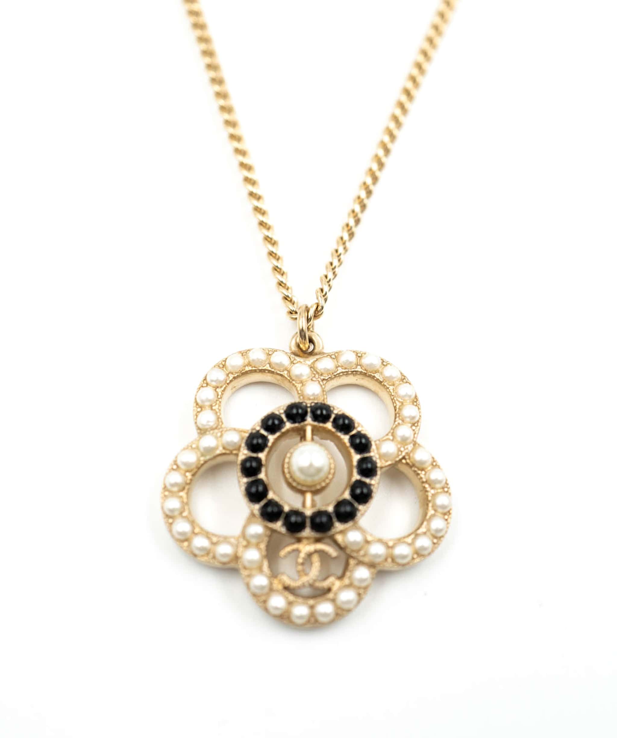 Chanel Chanel Camellia flower motif necklace - AWL3757