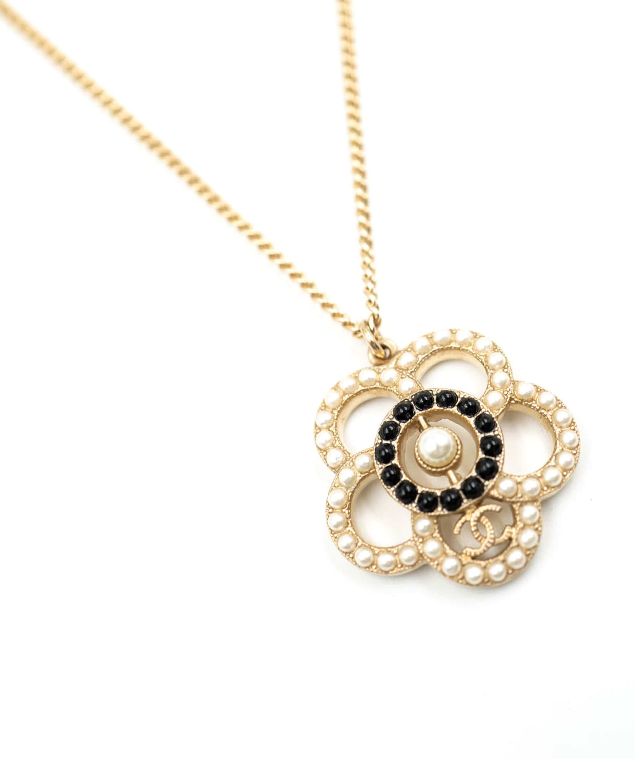 Chanel Chanel Camellia flower motif necklace - AWL3757