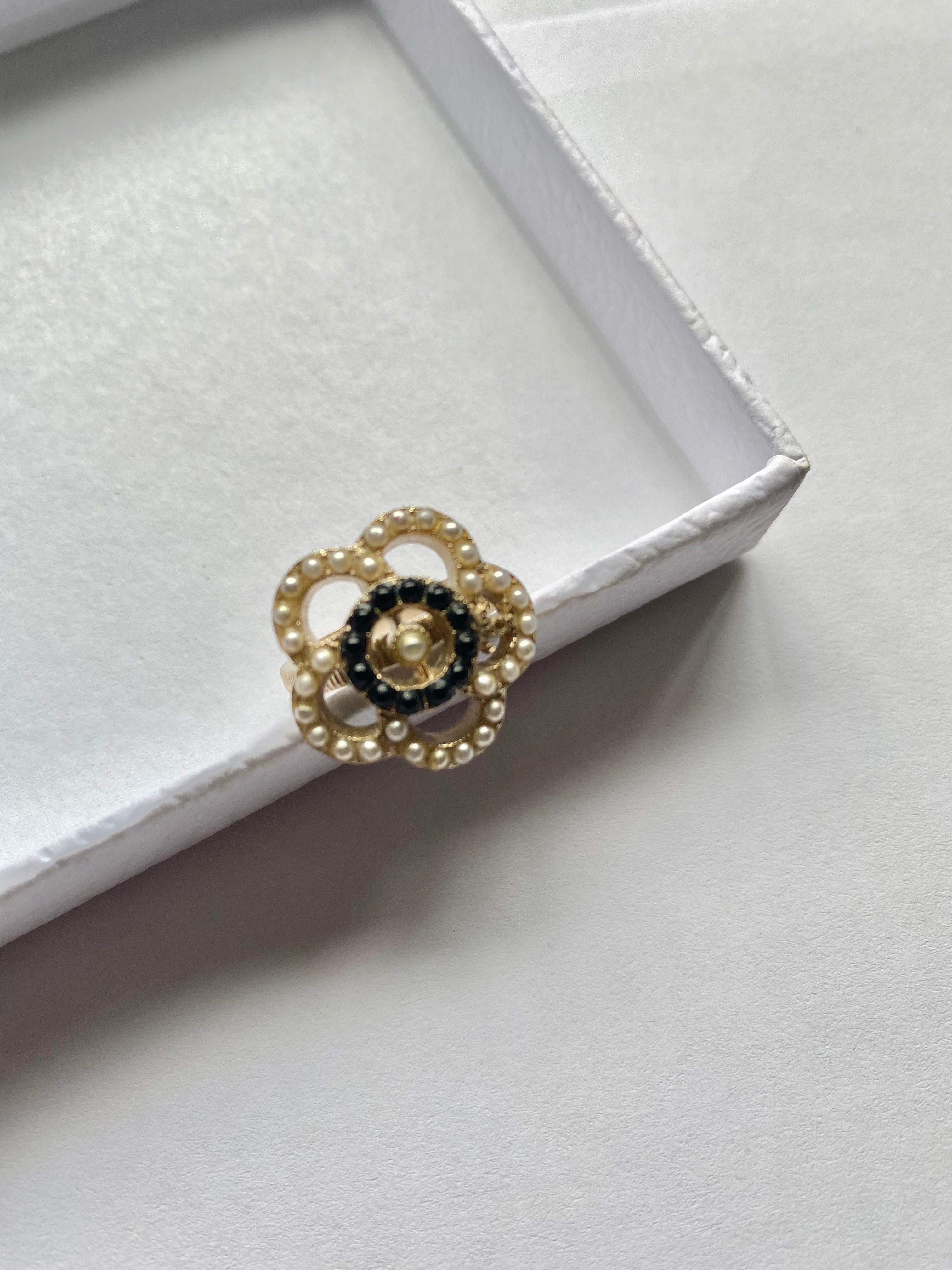 Chanel Chanel camellia pearl and gold ring - AWL4190