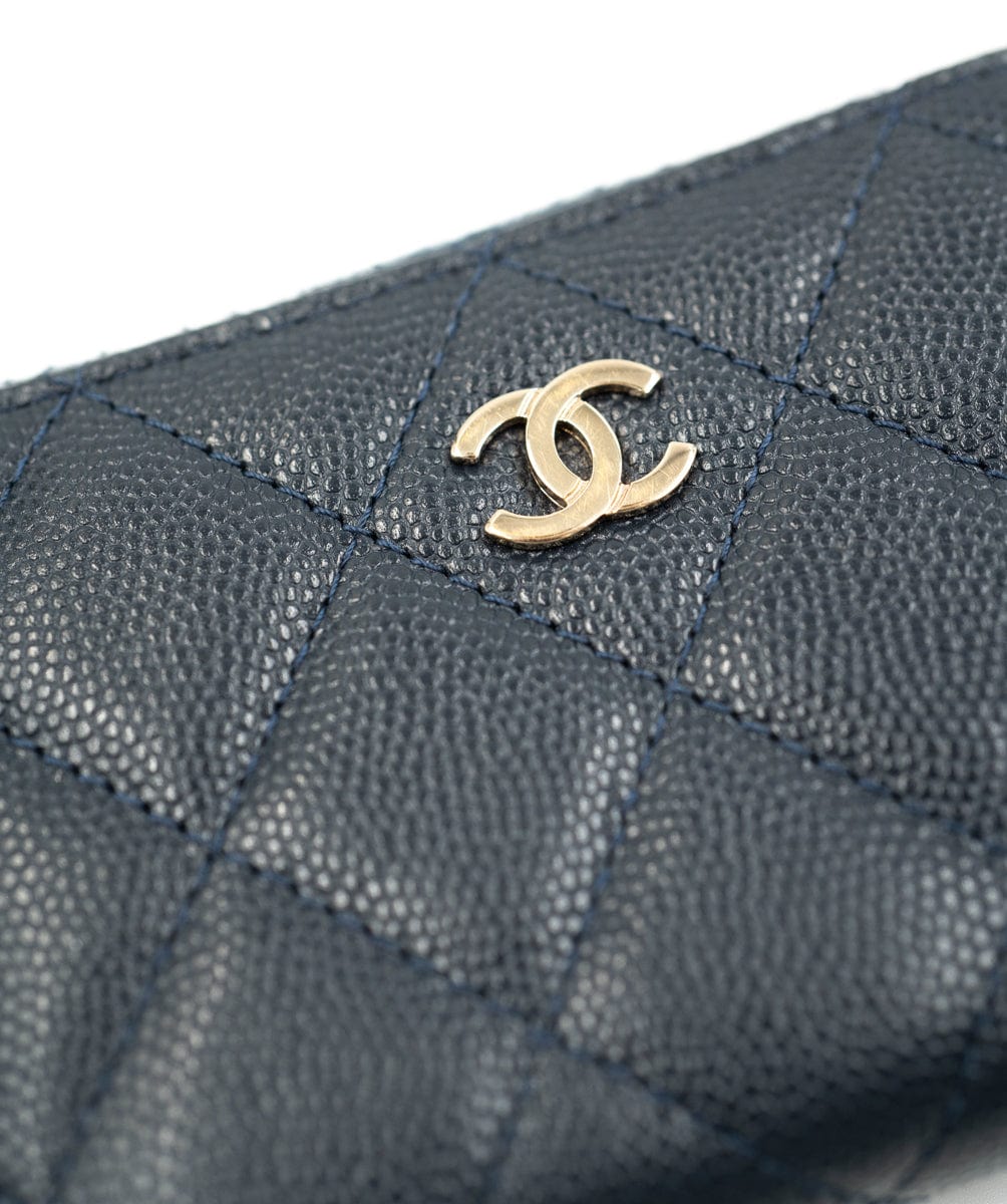 Chanel Chanel caviar skin zip purse - AWL3819