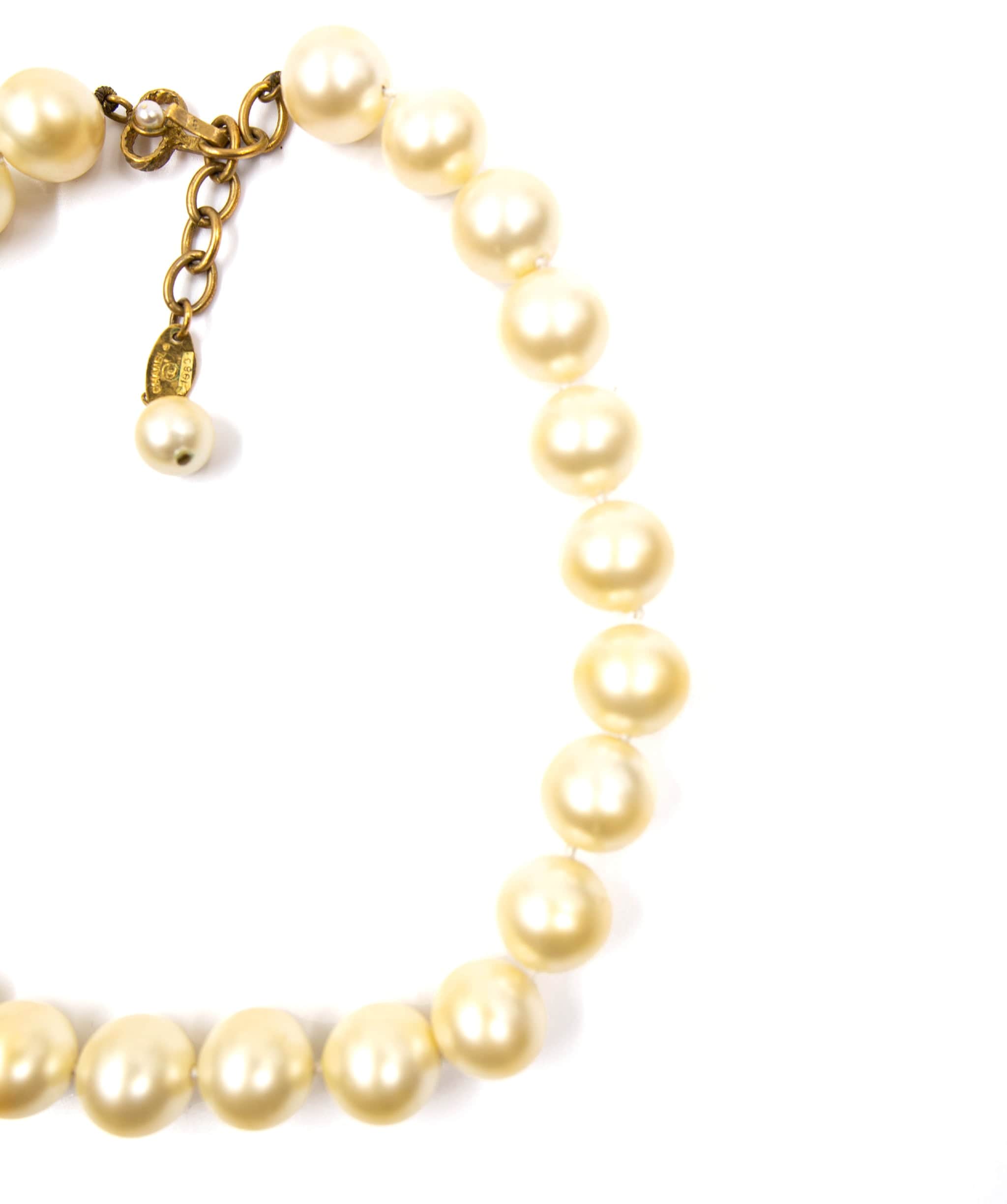 Chanel Chanel CC Charm Faux Pearl Bracelet - ASL2384