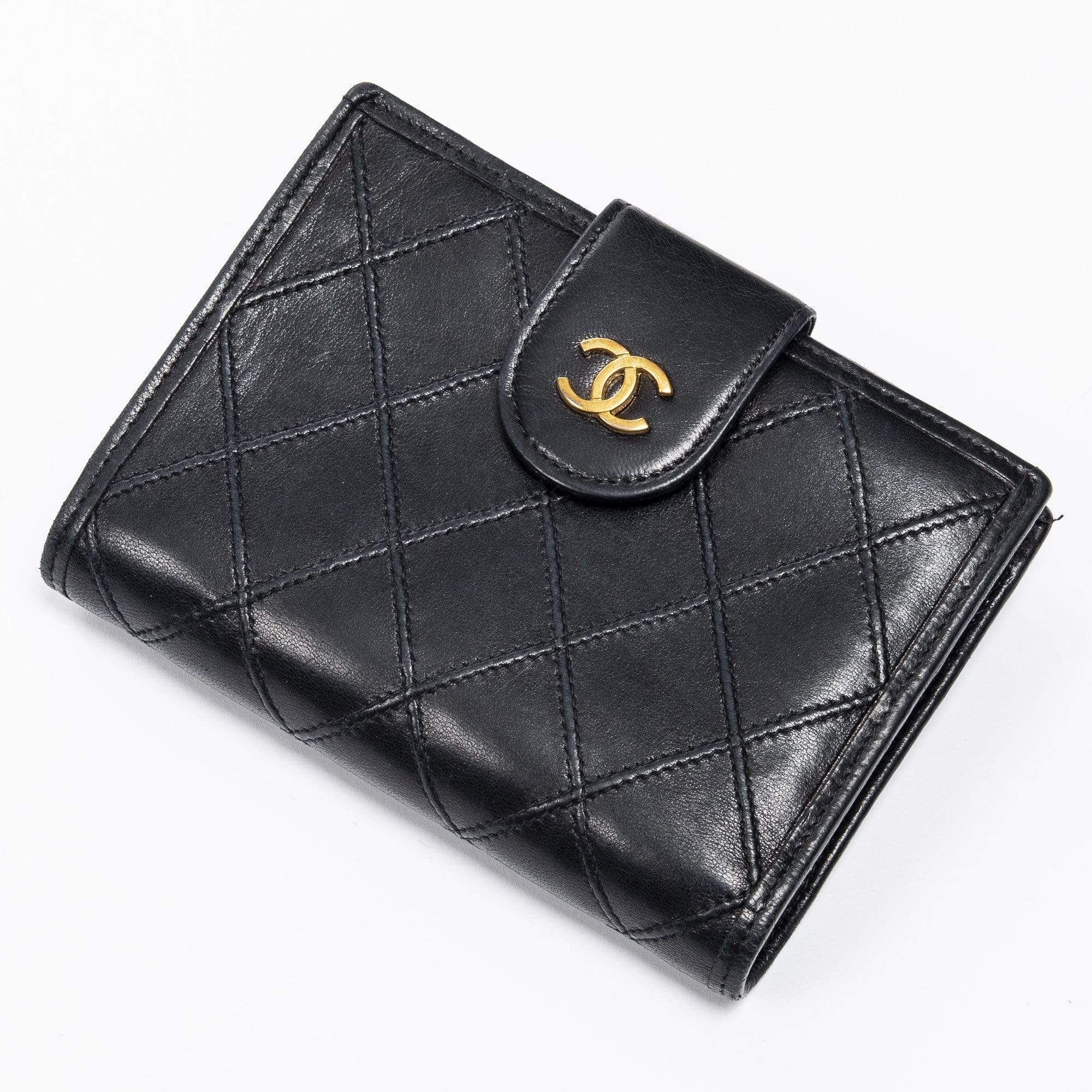 Chanel Chanel CC Compact Clasp Purse - AWL1265