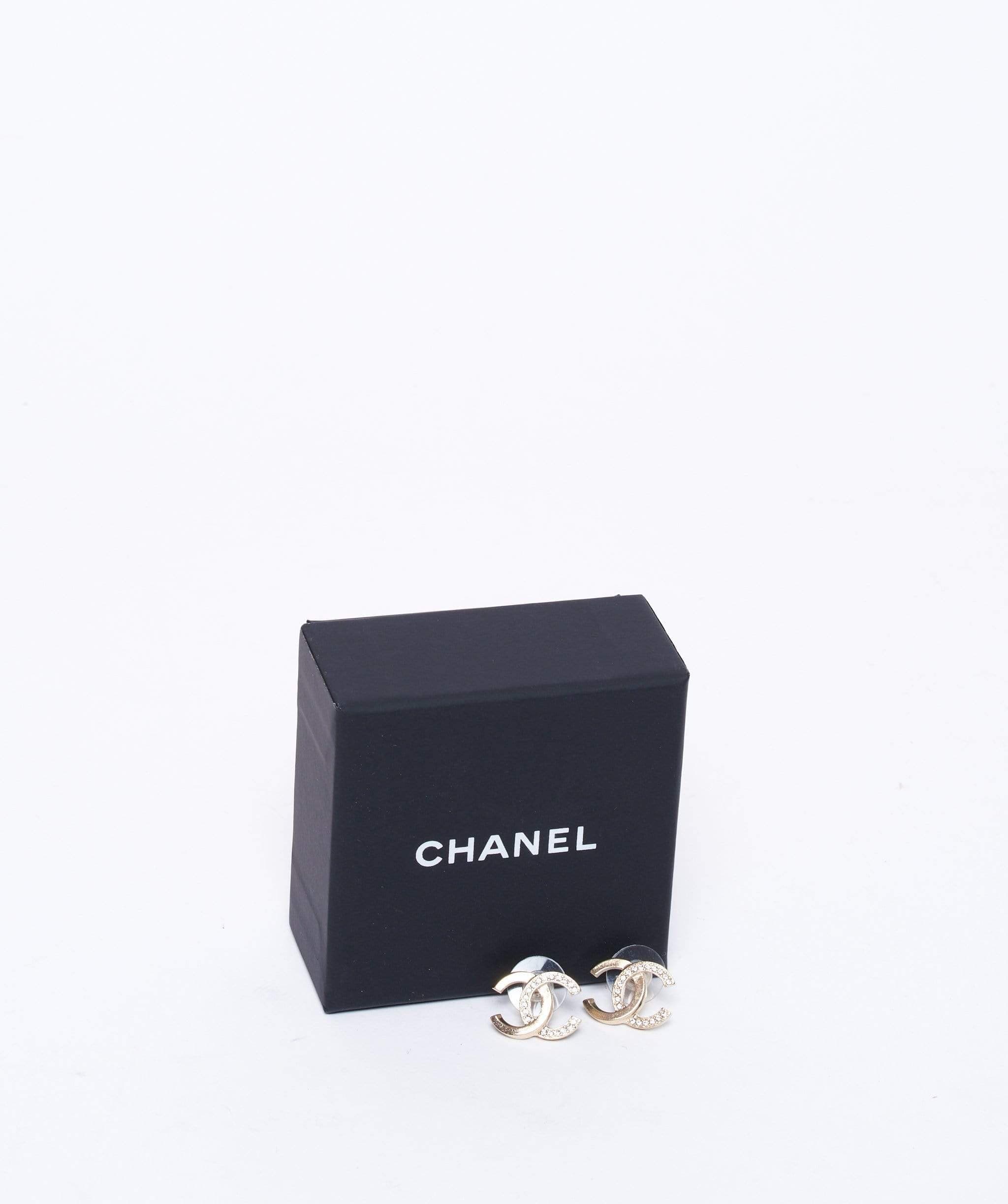 Chanel Chanel CC earring gold