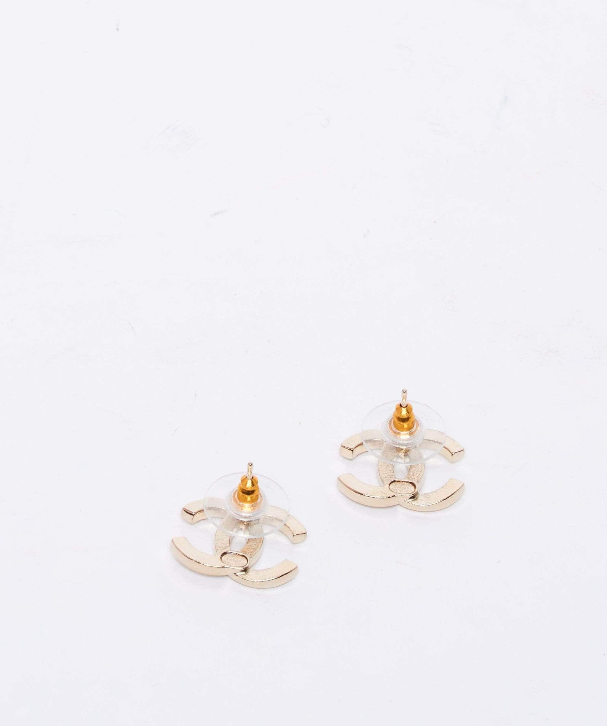 Chanel Chanel CC earring gold