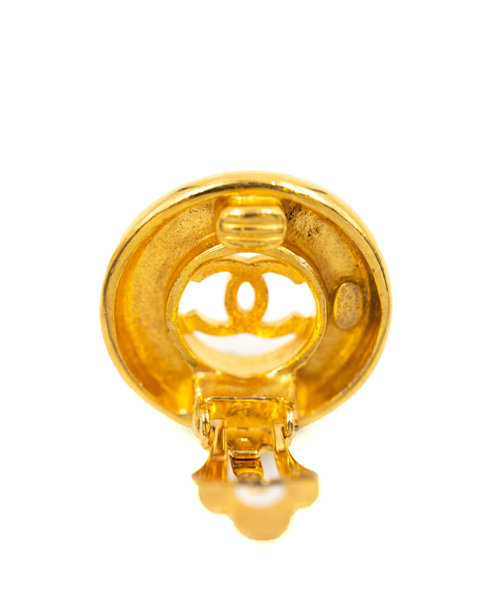 Chanel Chanel CC gold clip on earrings - AWL3862