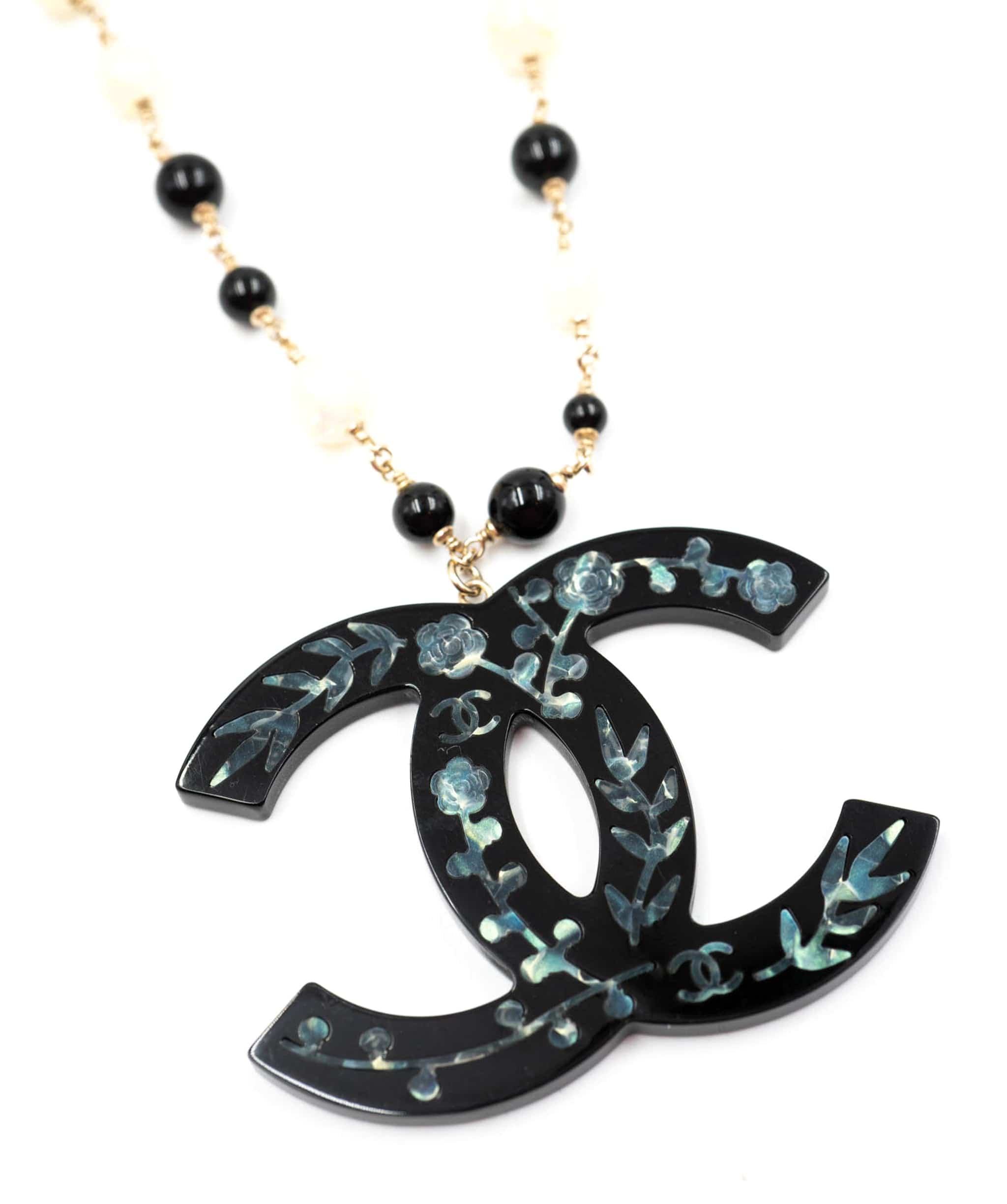 Chanel Chanel CC Logo Camellia Printed Necklace Black/Ivory/Gold Faux Perl/Wood - AWL4094