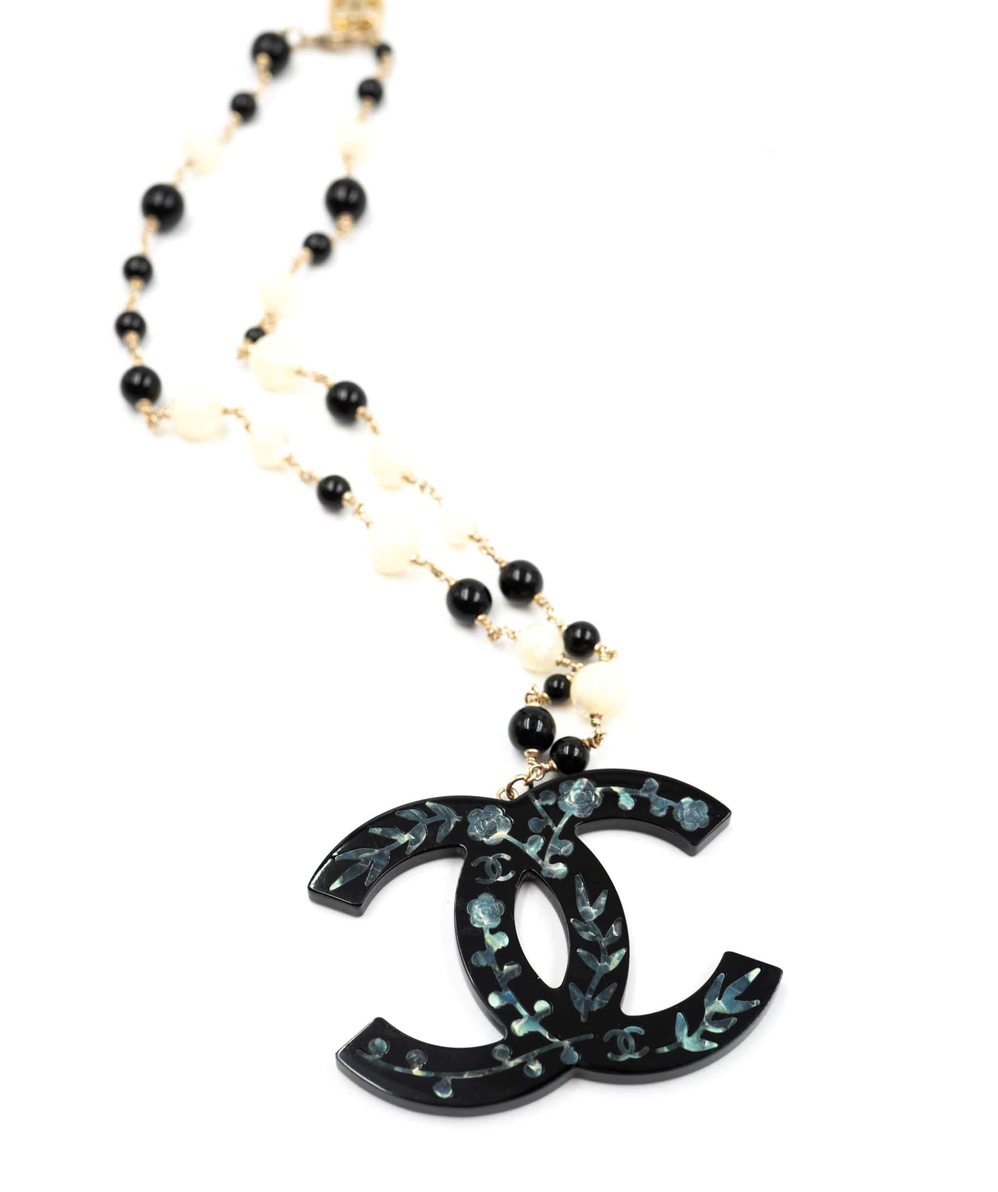 Chanel Chanel CC Logo Camellia Printed Necklace Black/Ivory/Gold Faux Perl/Wood - AWL4094