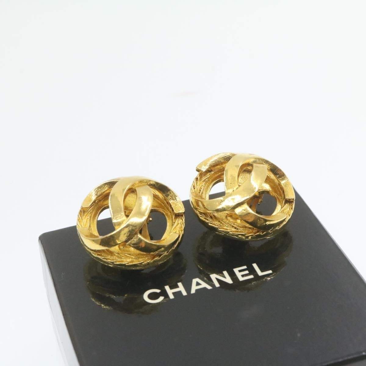 Chanel CHANEL CC Logo Clip on Earring Gold Tone Auth br212