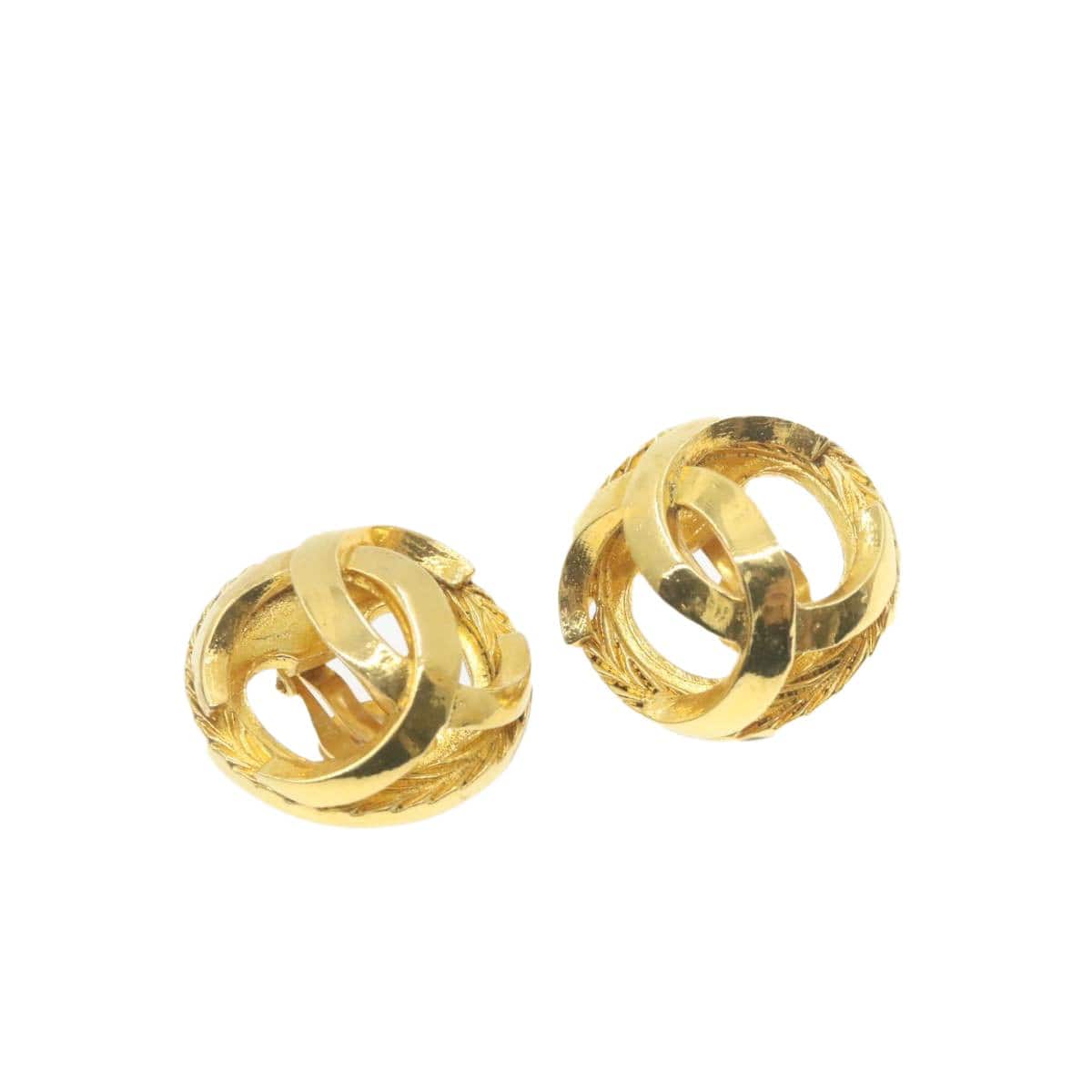 Chanel CHANEL CC Logo Clip on Earring Gold Tone Auth br212