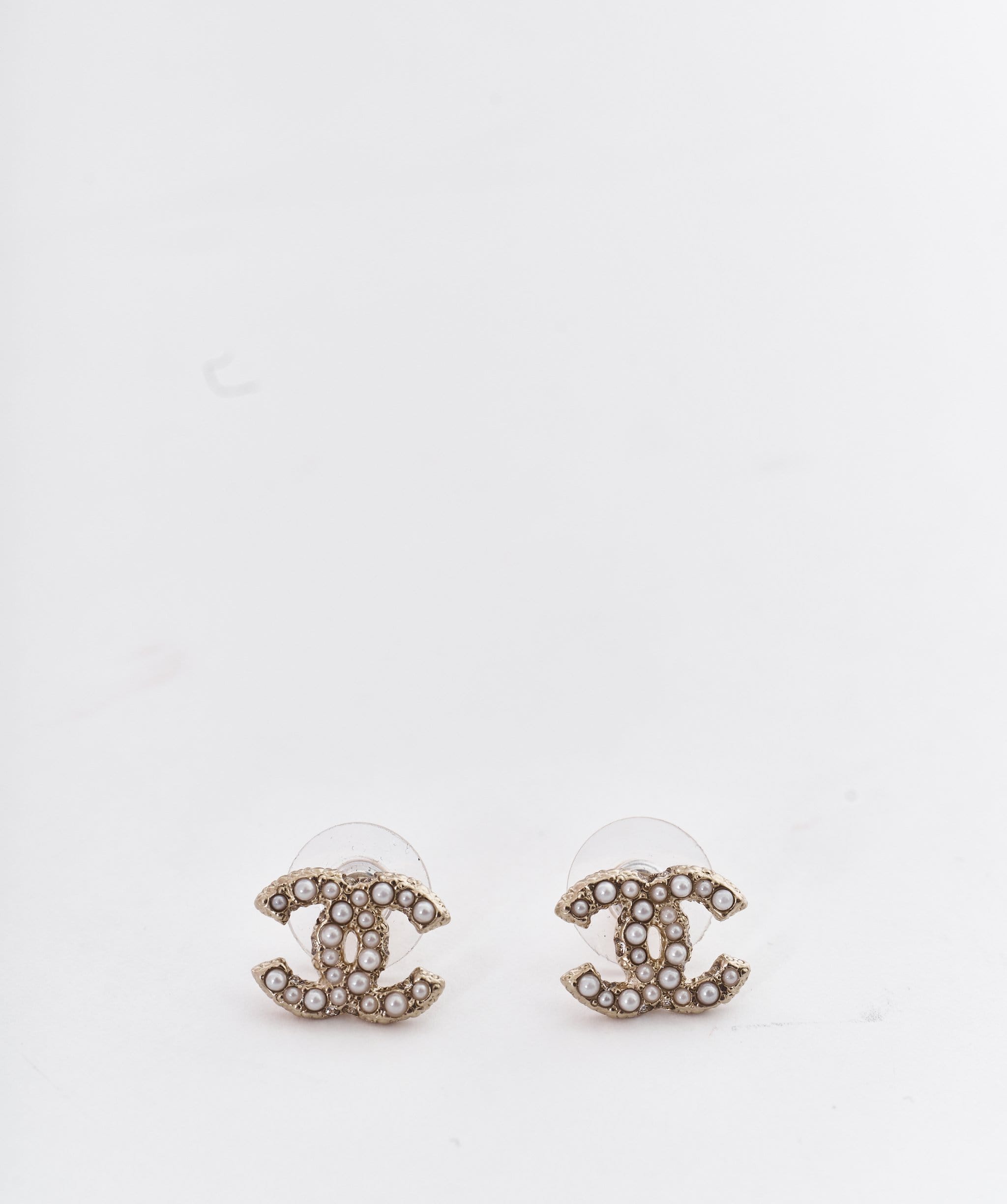 Chanel Chanel CC pearl earrings